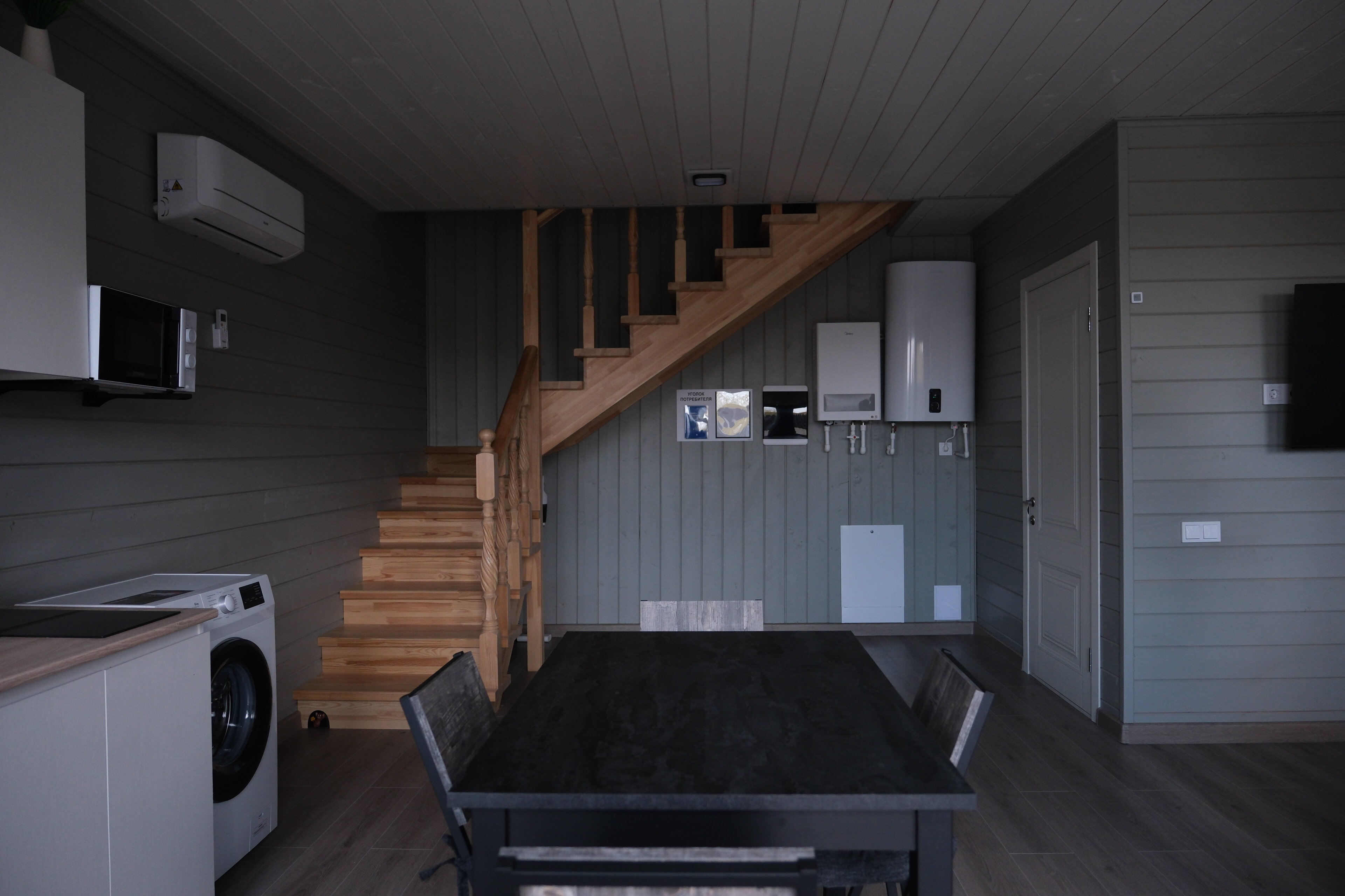 Гостевой домик с одной двухспальной и двумя односпальными кроватями