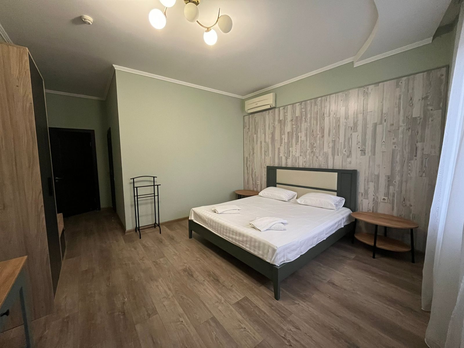 Улучшенный 2-местный номер с 1 двухспальной  или 2 полутороспальными кроватями