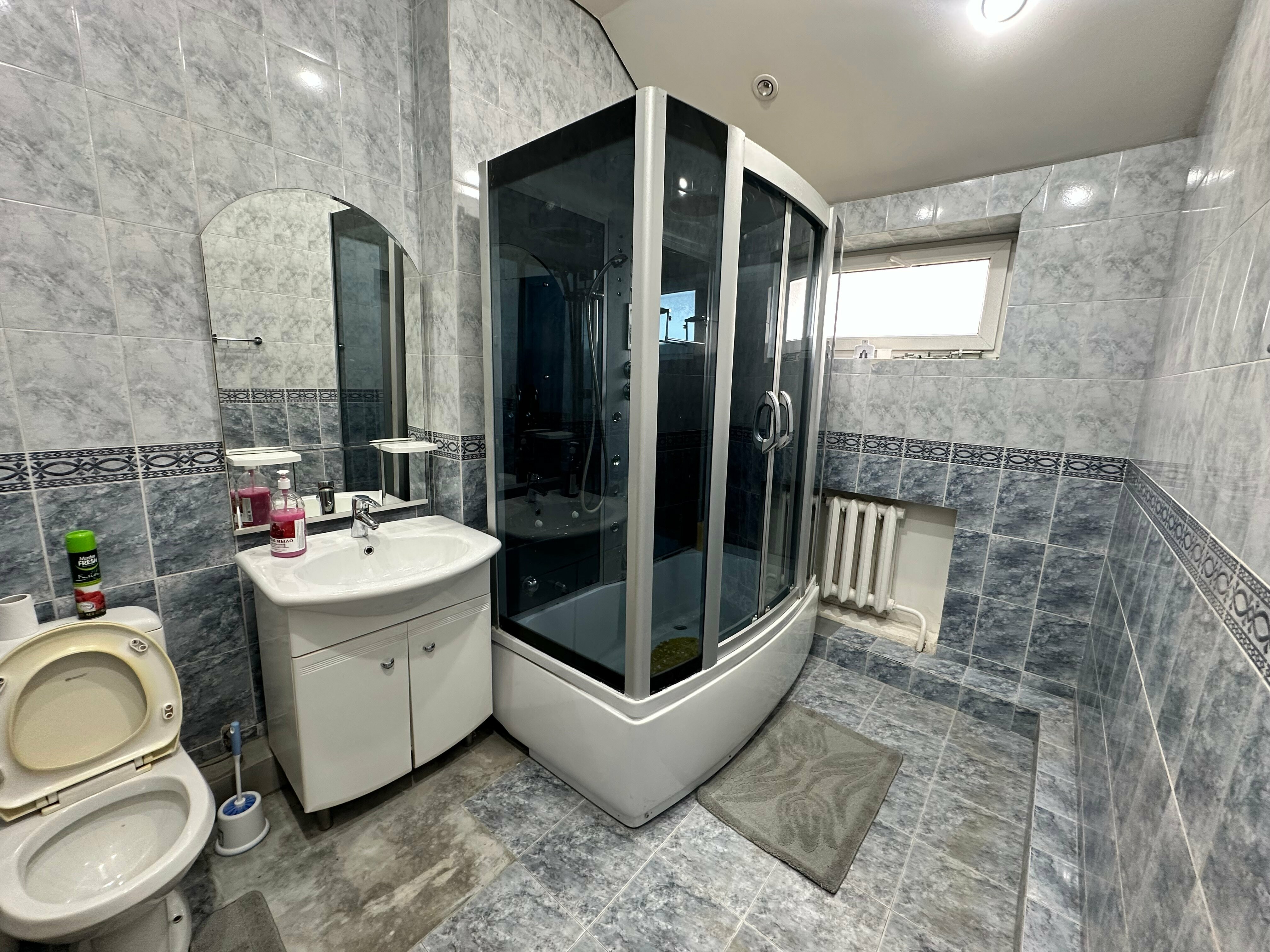 Небольшой двухместный номер с 2 отдельными кроватями