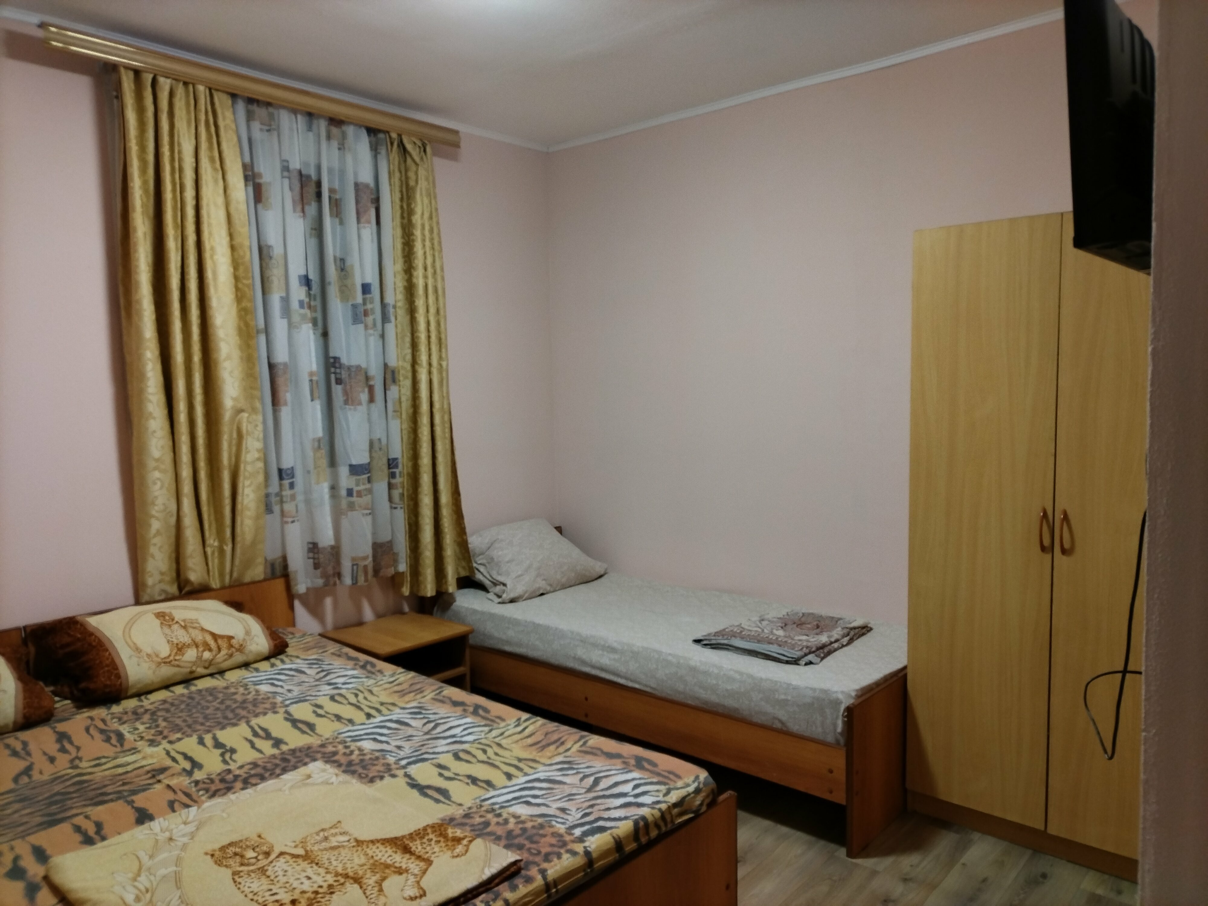 Трехместный номер с видом на горы