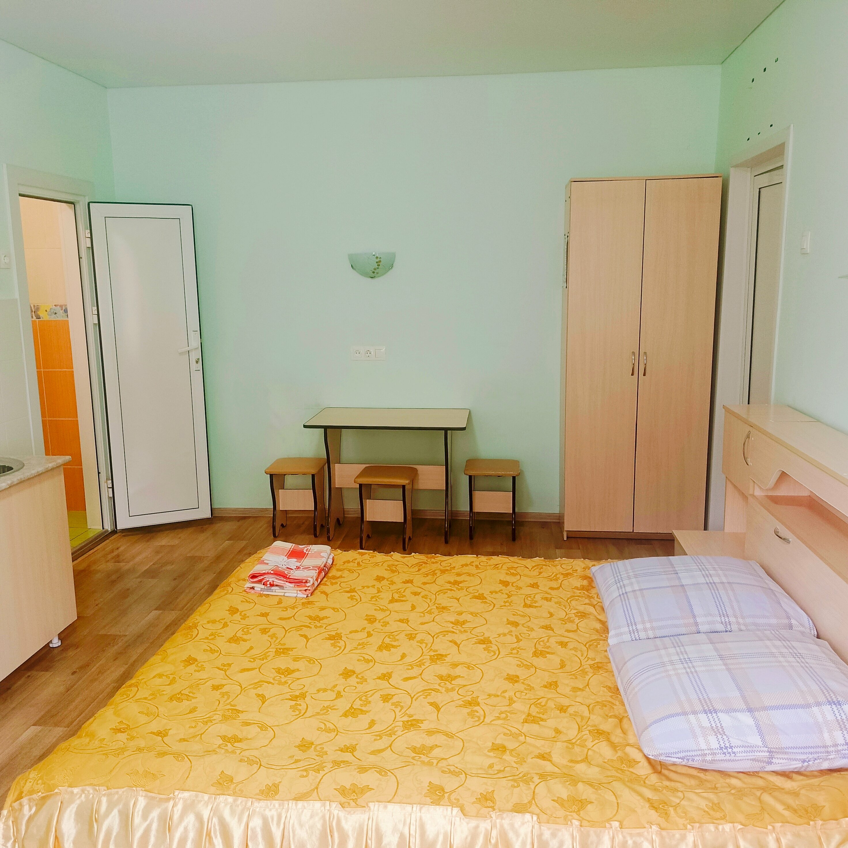 Cемейный номер с собственной ванной комнатой