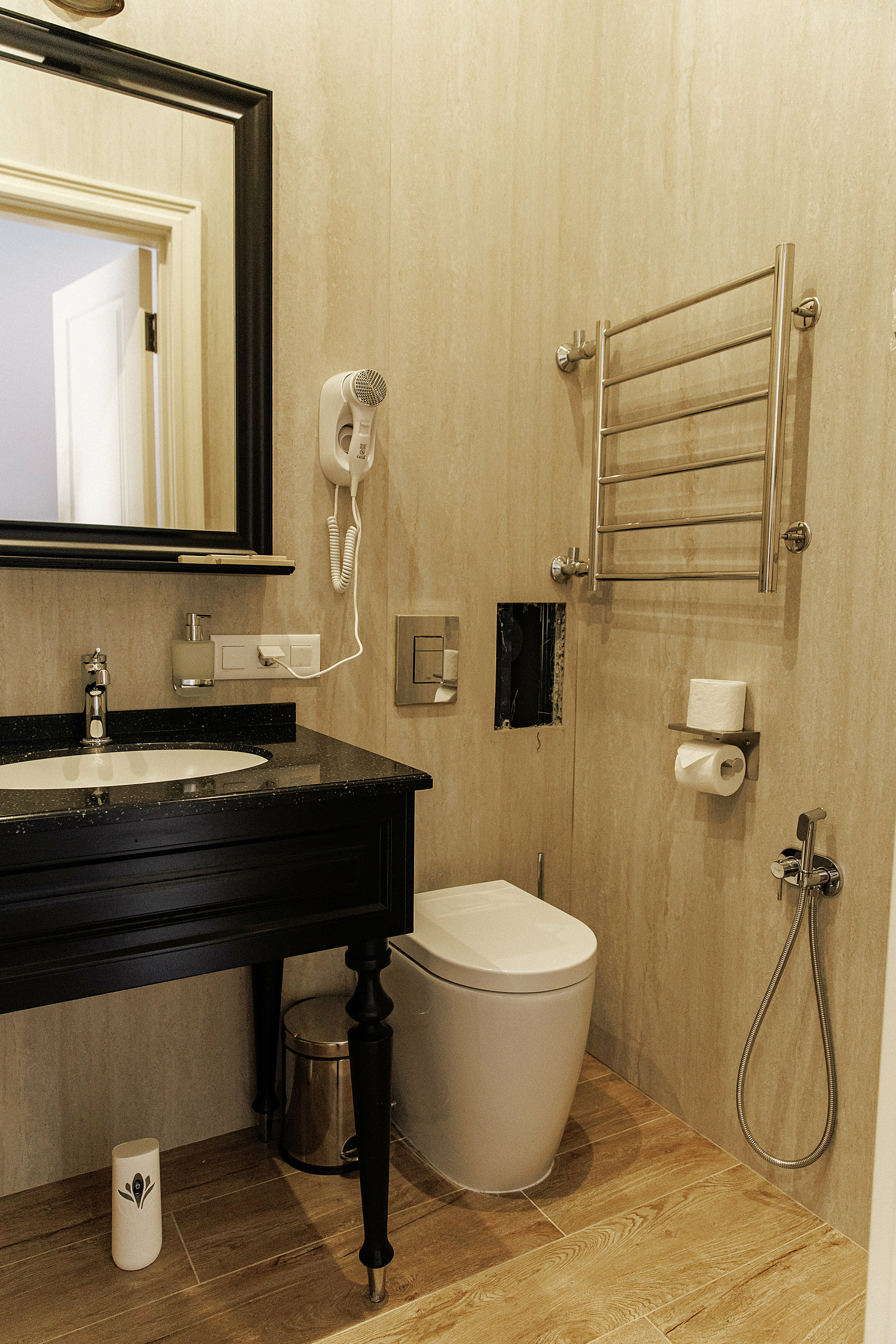 Стандарт Делюкс с двумя спальнями (двуспальная + односпальная кровати)