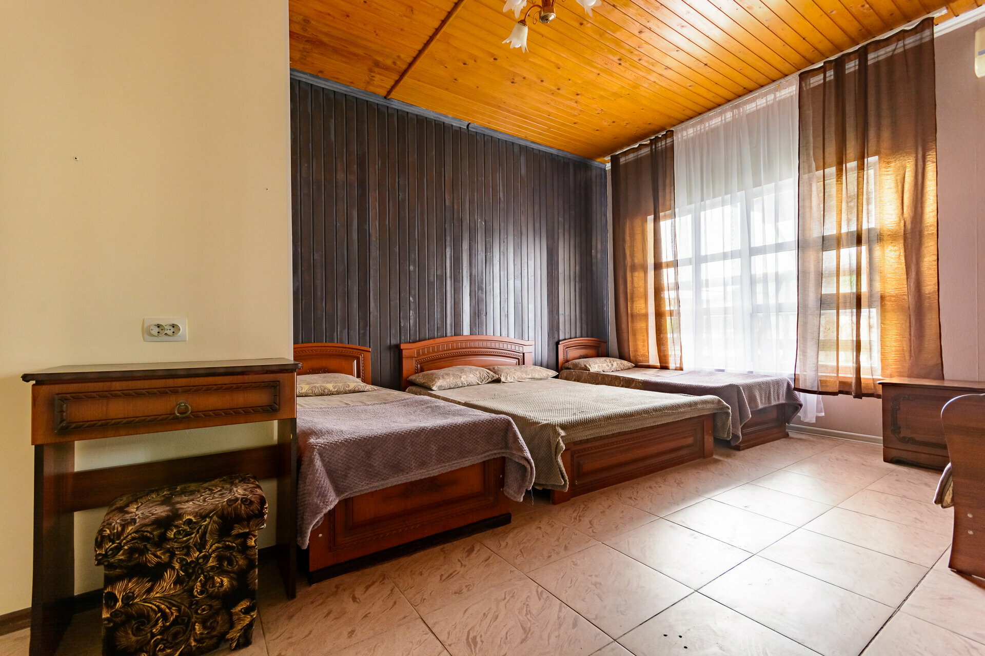 Cемейный номер с собственной ванной комнатой