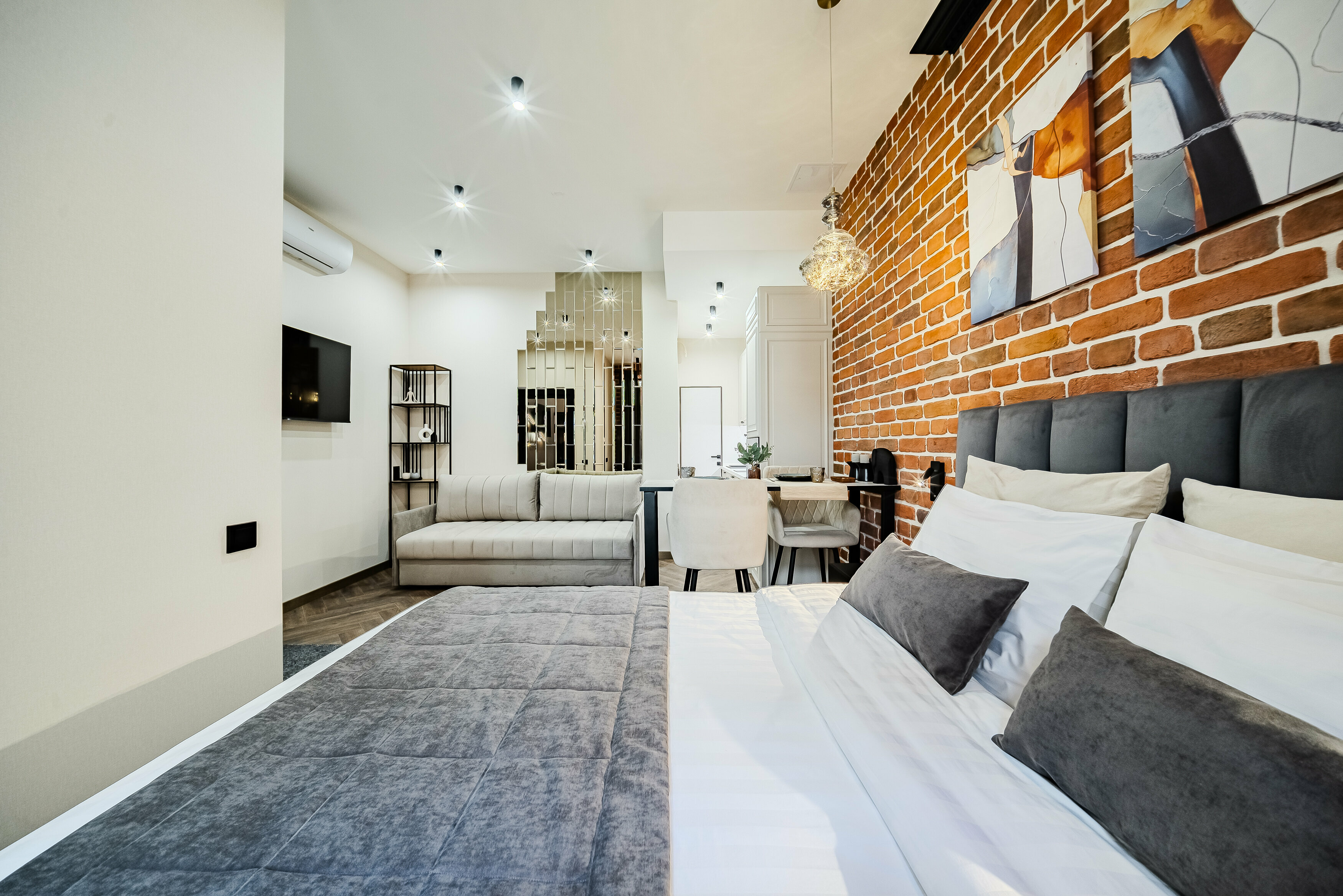 Апартаменты с собственным отдельным входом и парковкой