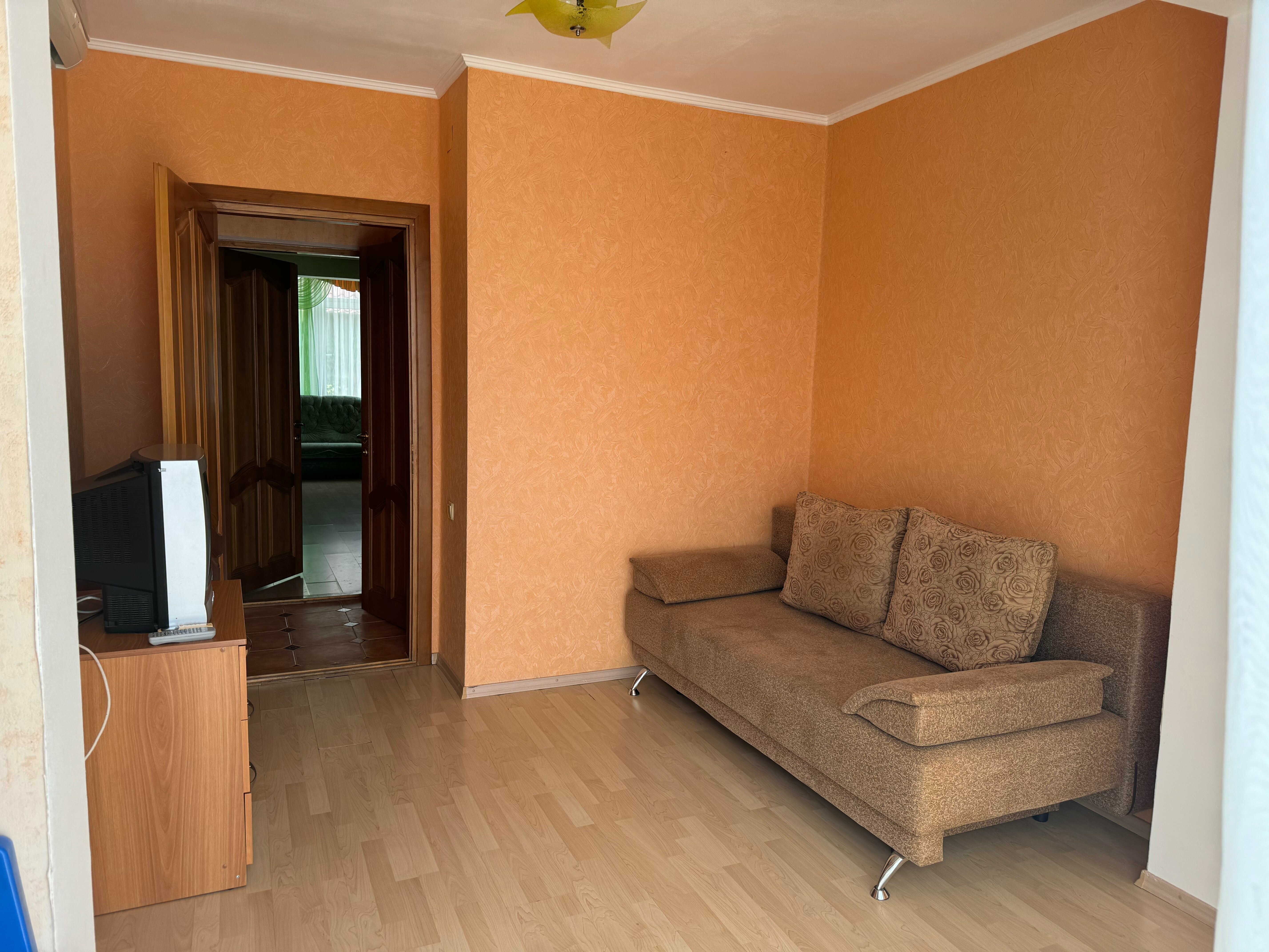 Трехкомнатный панорамный номер с террасой и видом на море (2 линия)