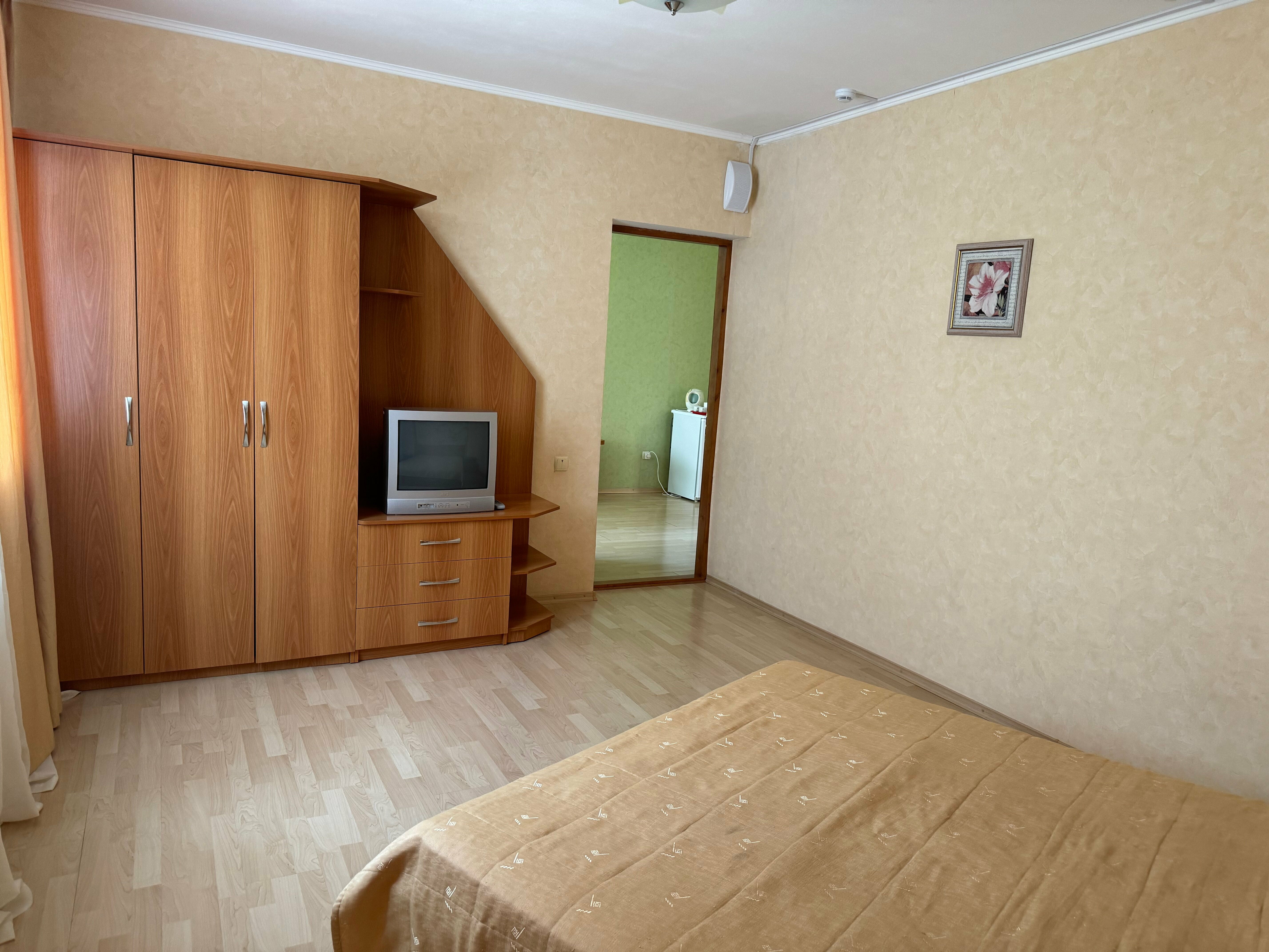 Трехкомнатный панорамный номер с террасой и видом на море (2 линия)