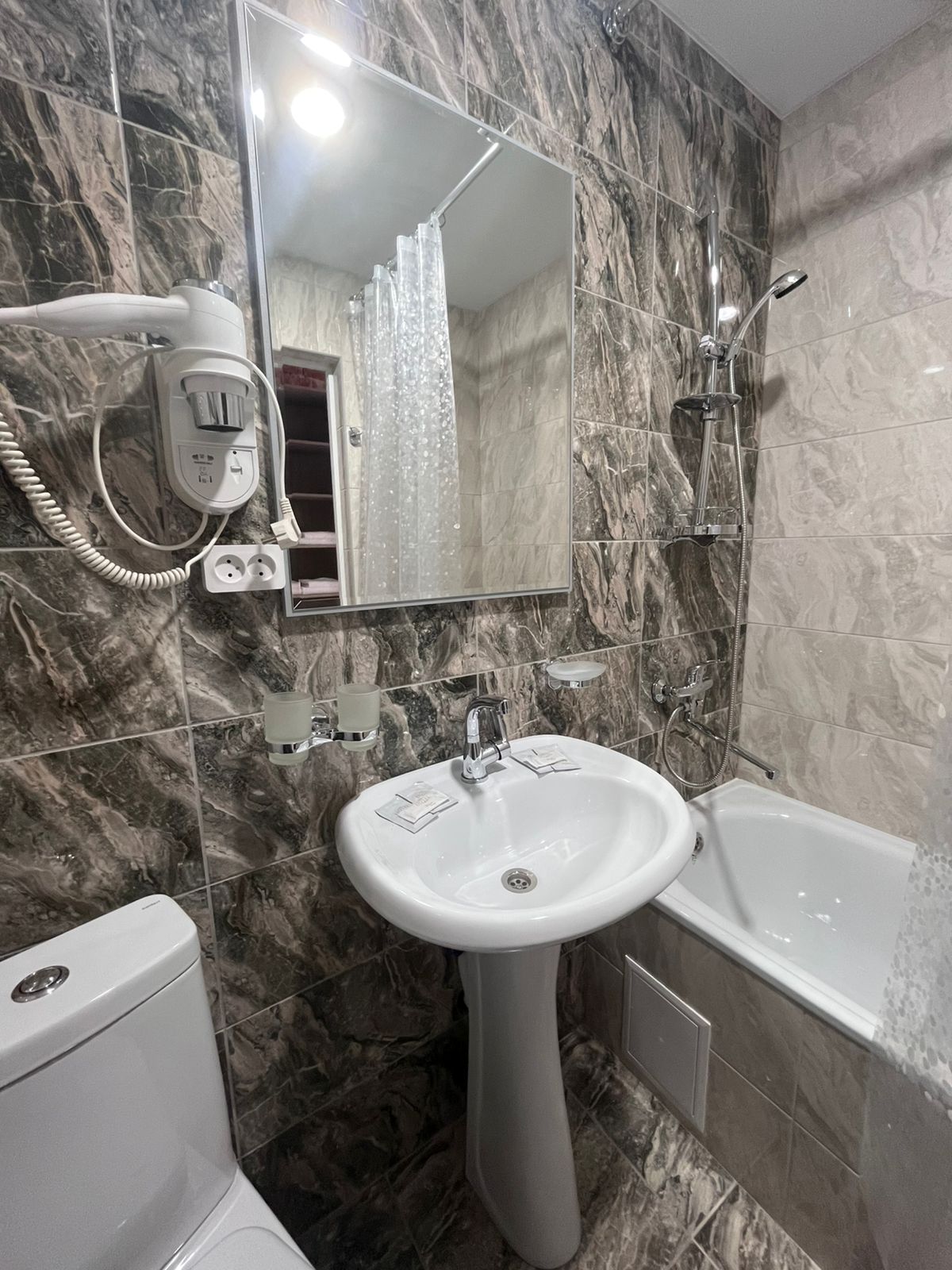 Трехместный номер с балконом