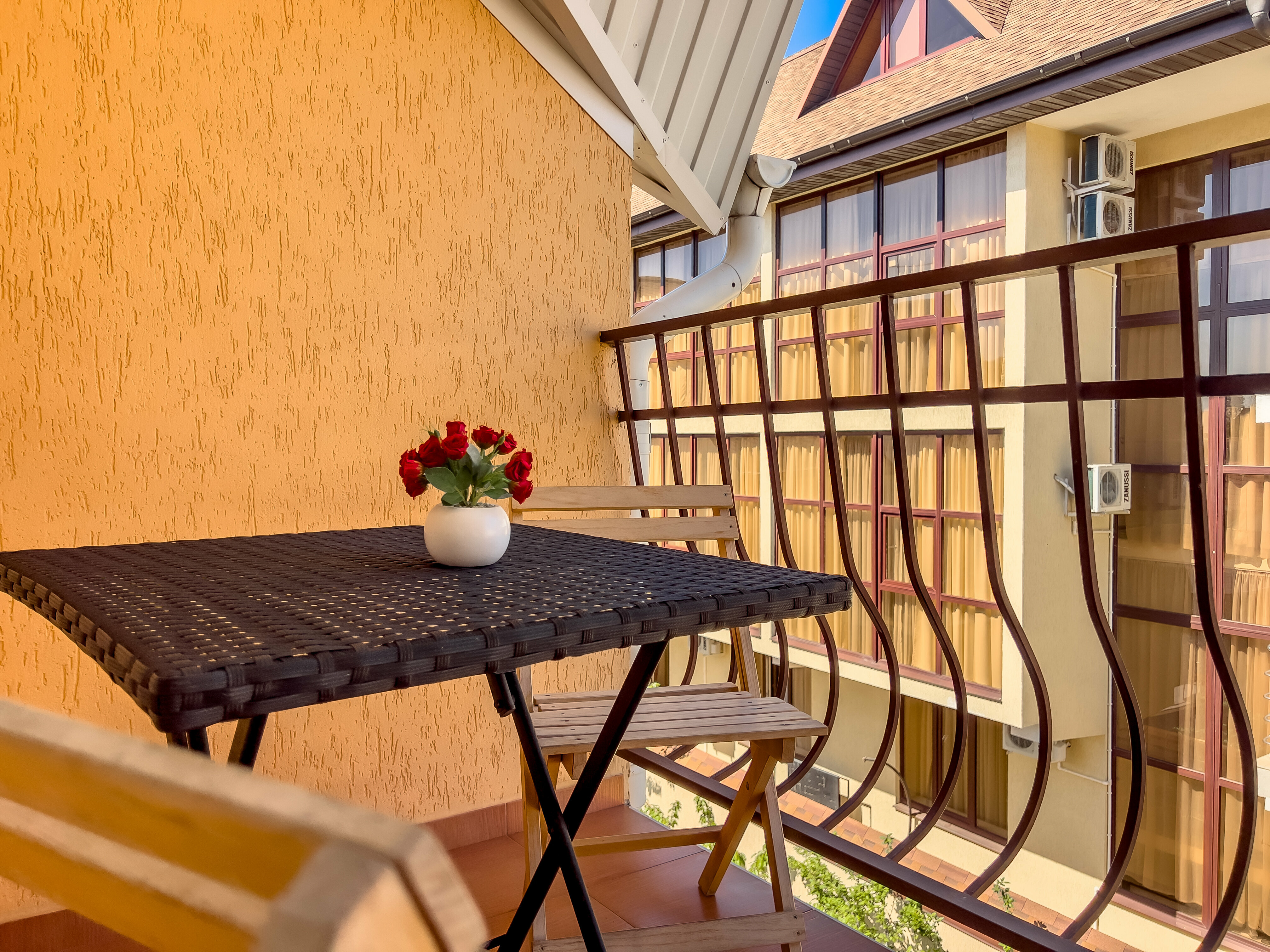 Трехместный номер с балконом