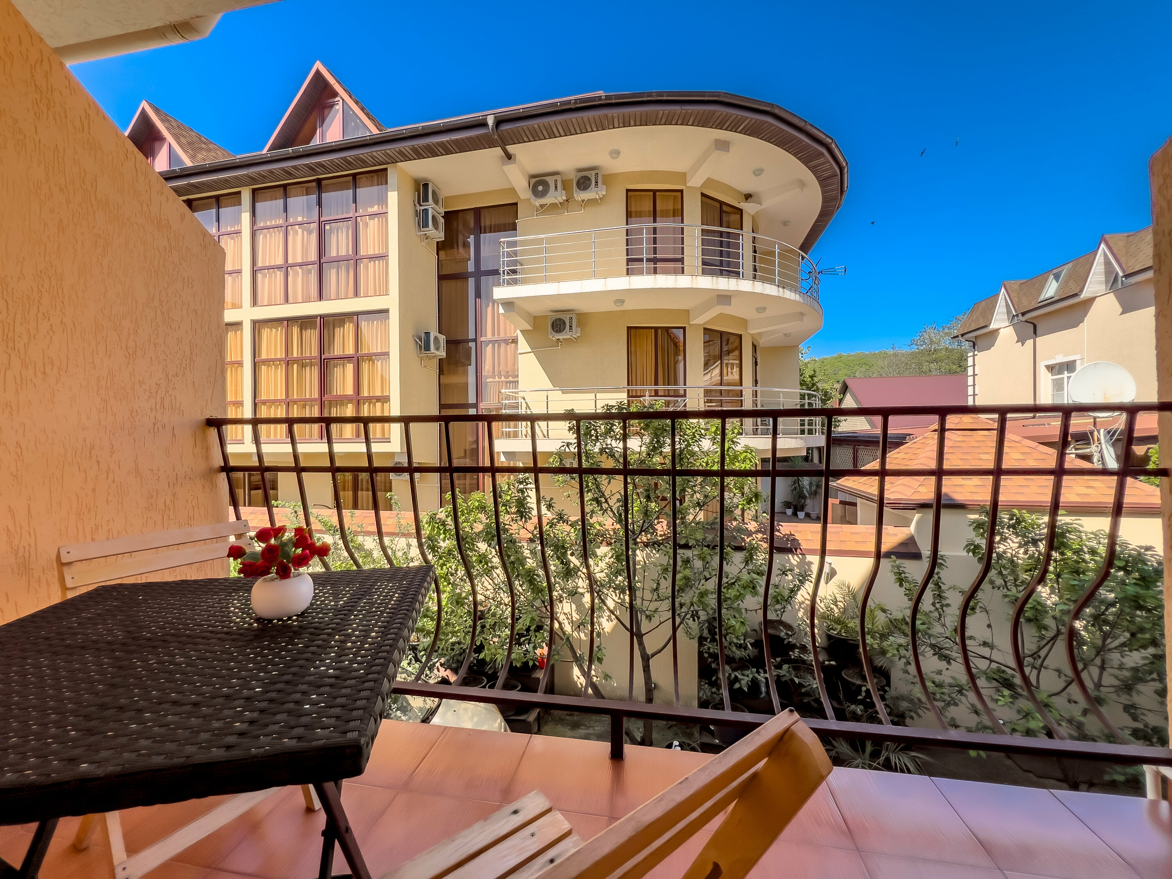 Двухместный номер с 2 отдельными кроватями и балконом