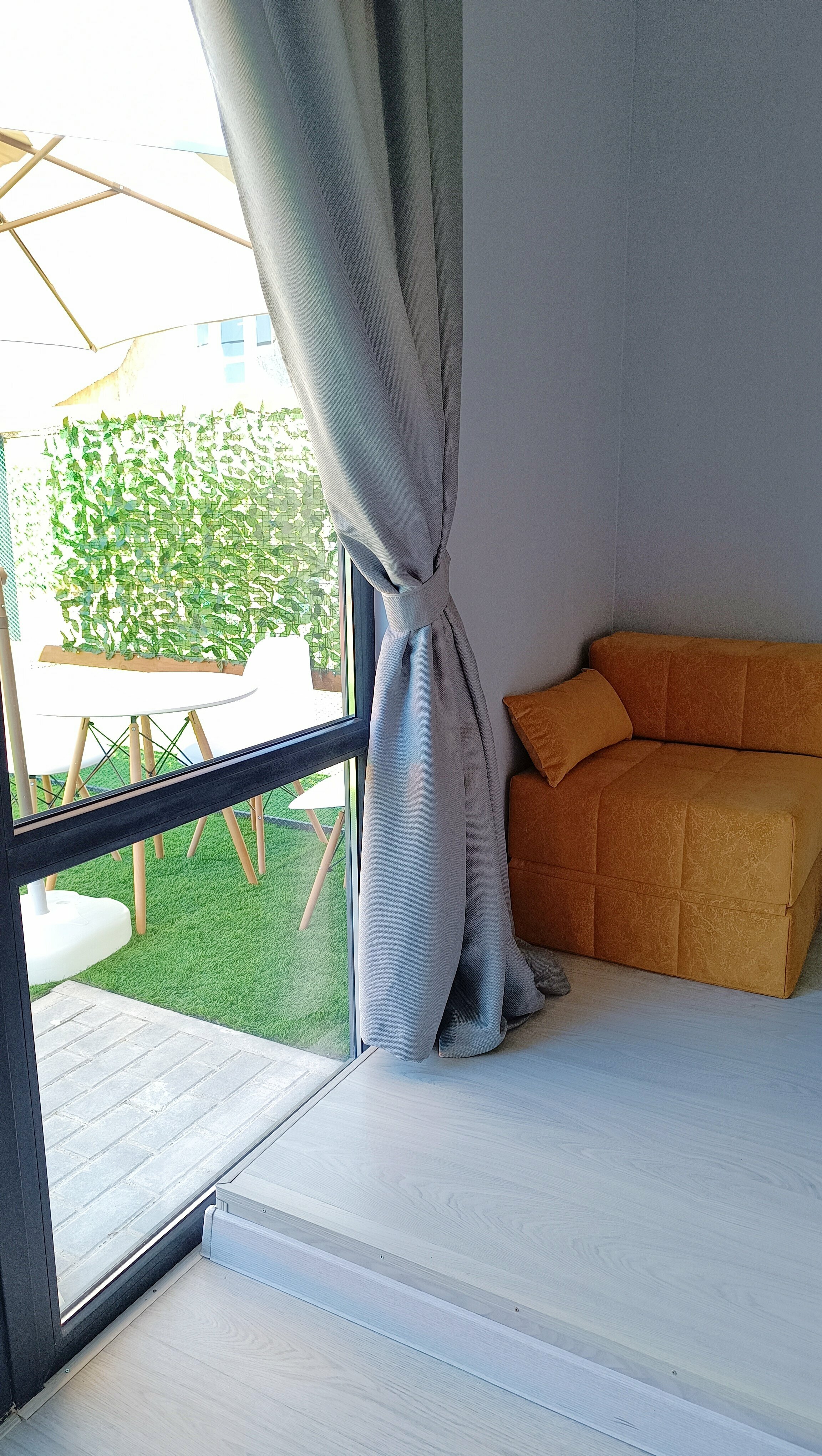 Трехместный номер с видом на сад