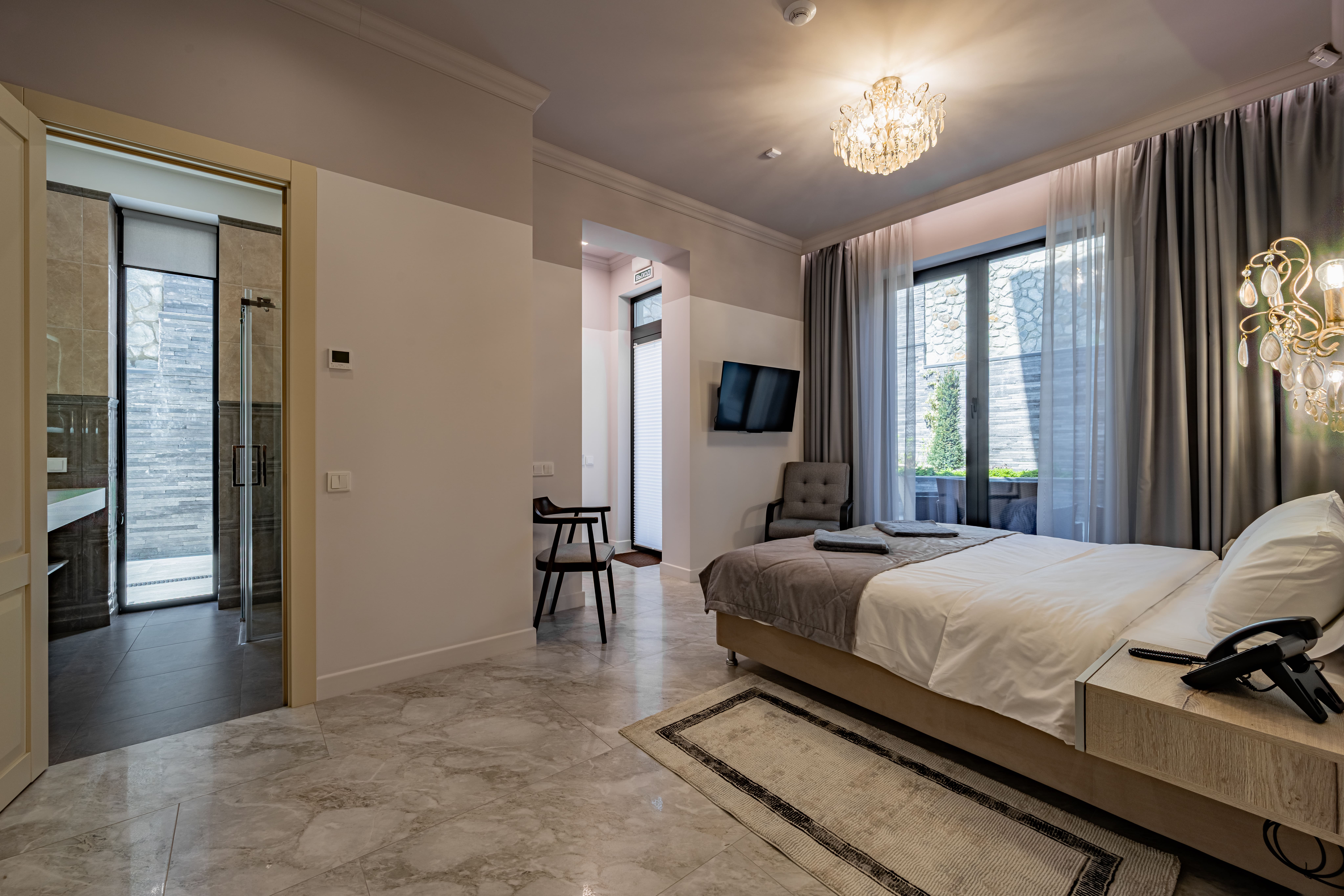 Полулюкс с отдельным входом и террасой