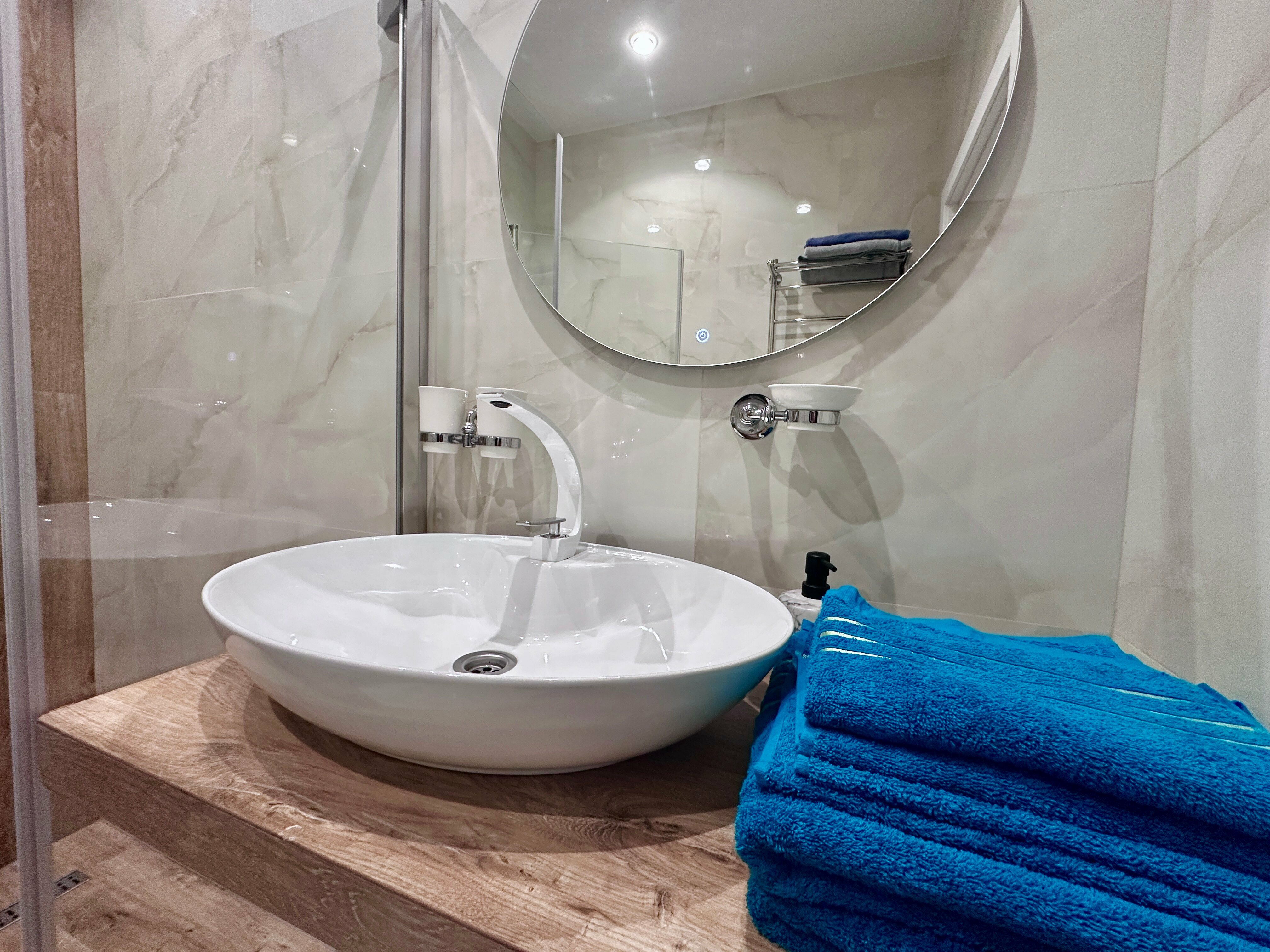 Апартаменты с видом на город и горы