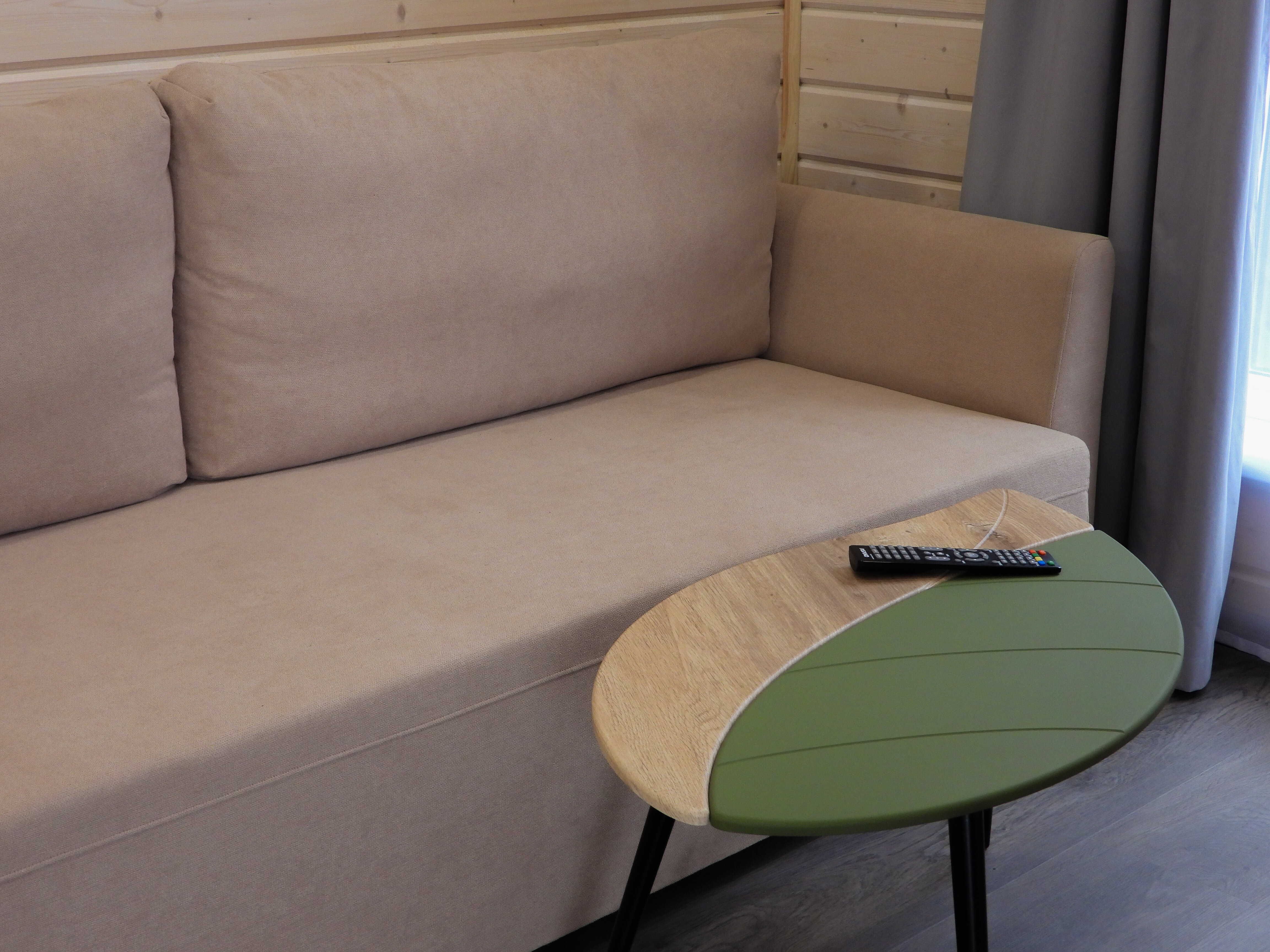 Домик у пруда