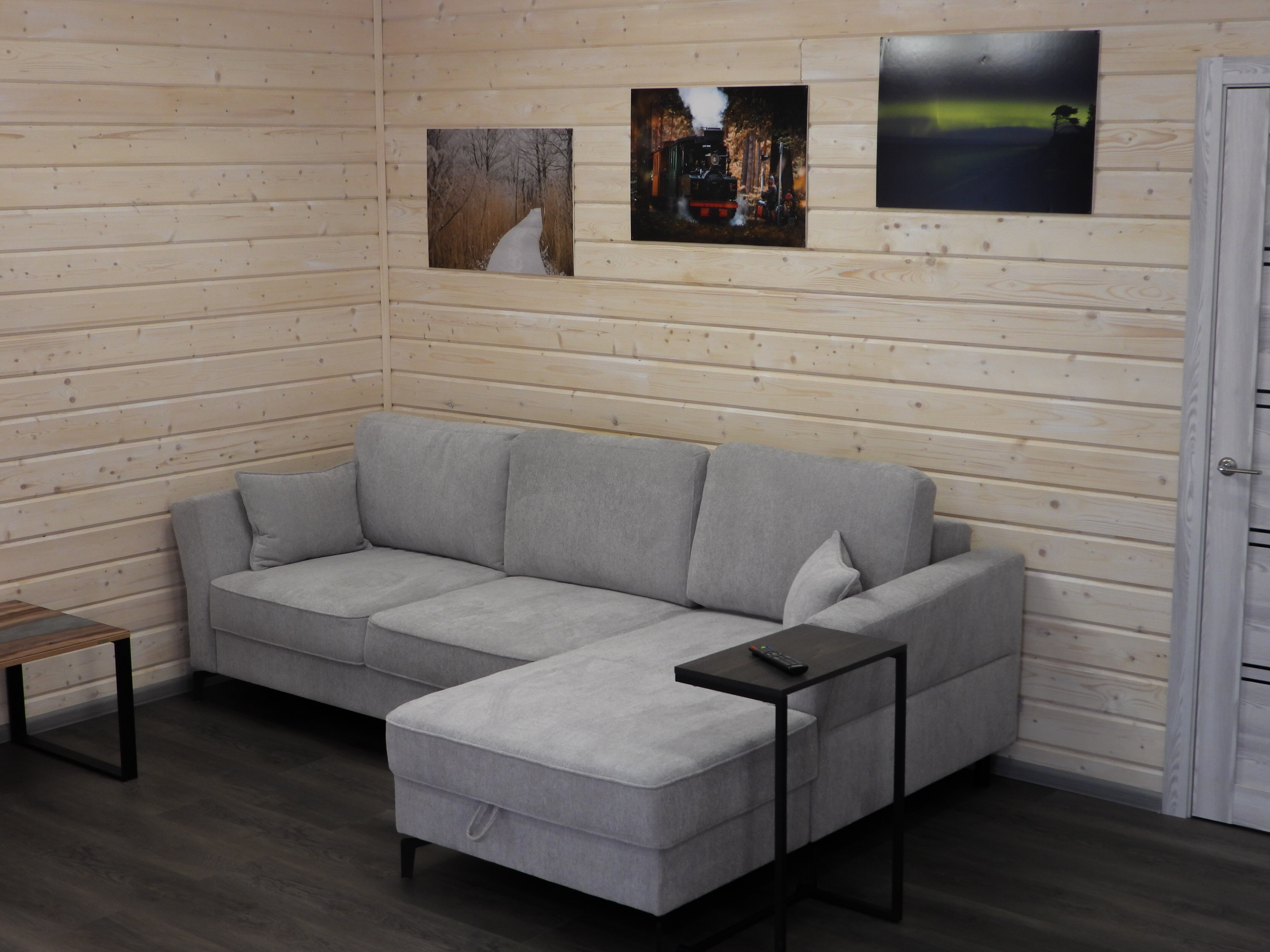 Домик у пруда