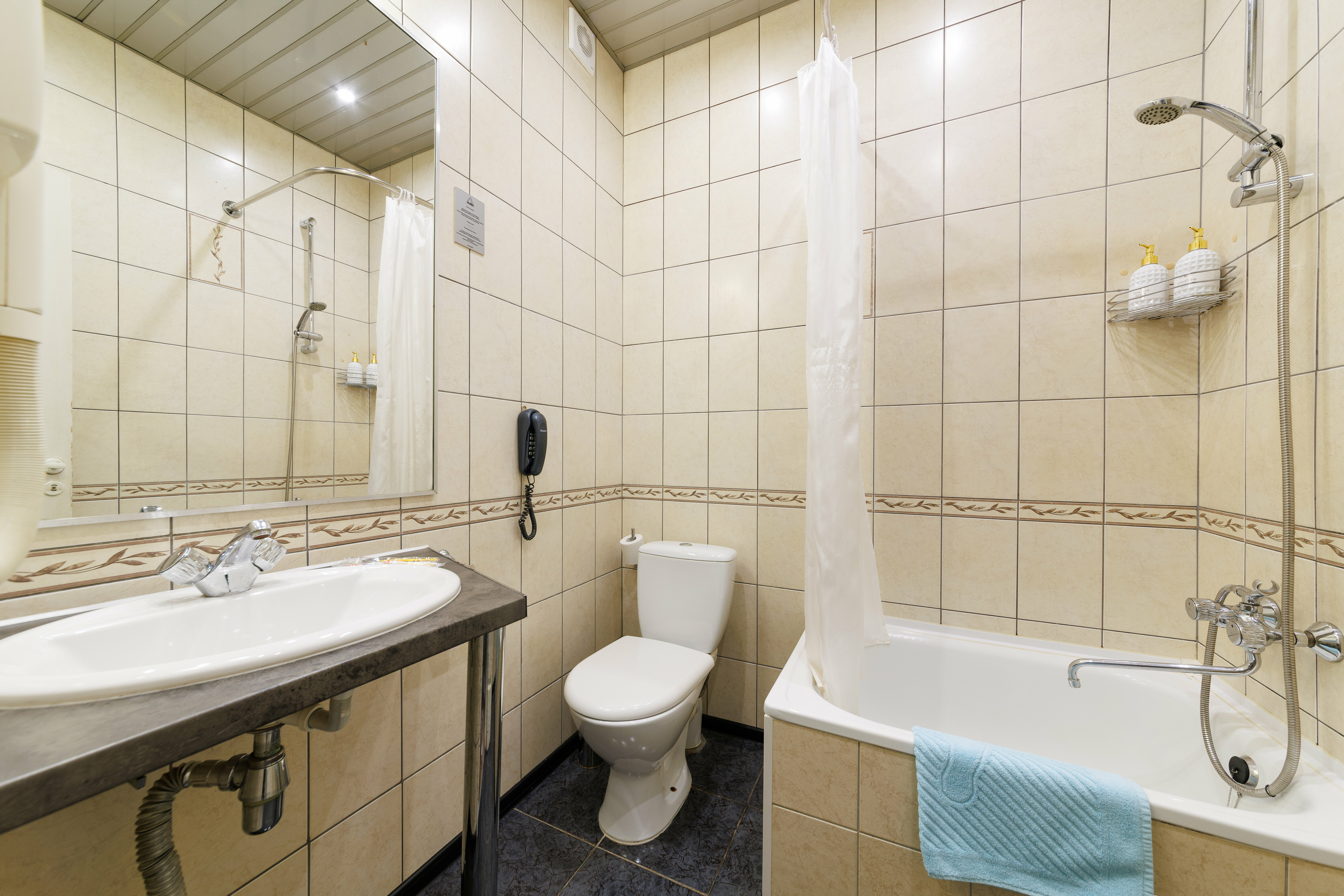 Меблированная комната с видом на ул. Гороховую