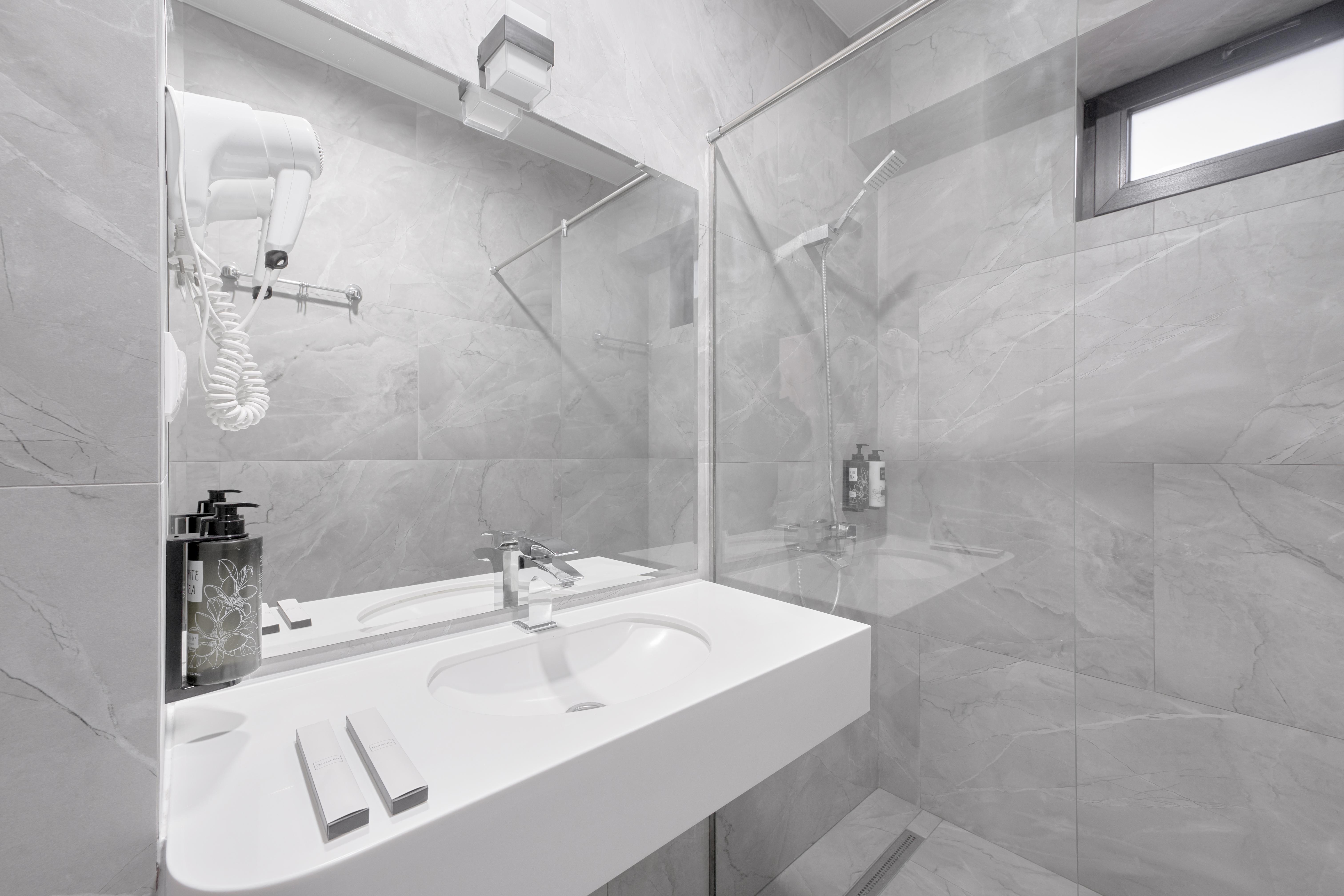 Двухкомнатный люкс с лоджией