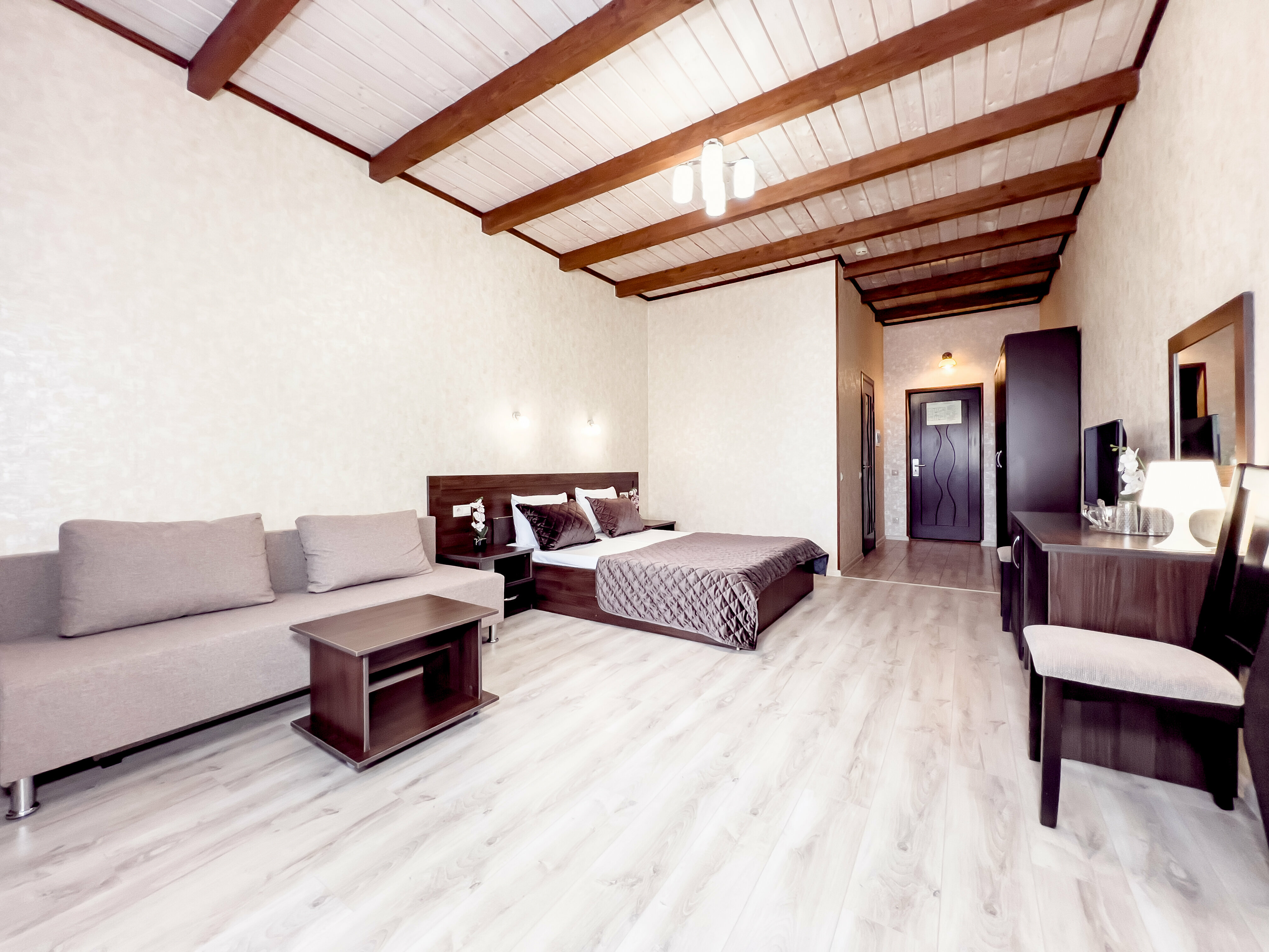 ЛЮКС с видом на горы и балконом