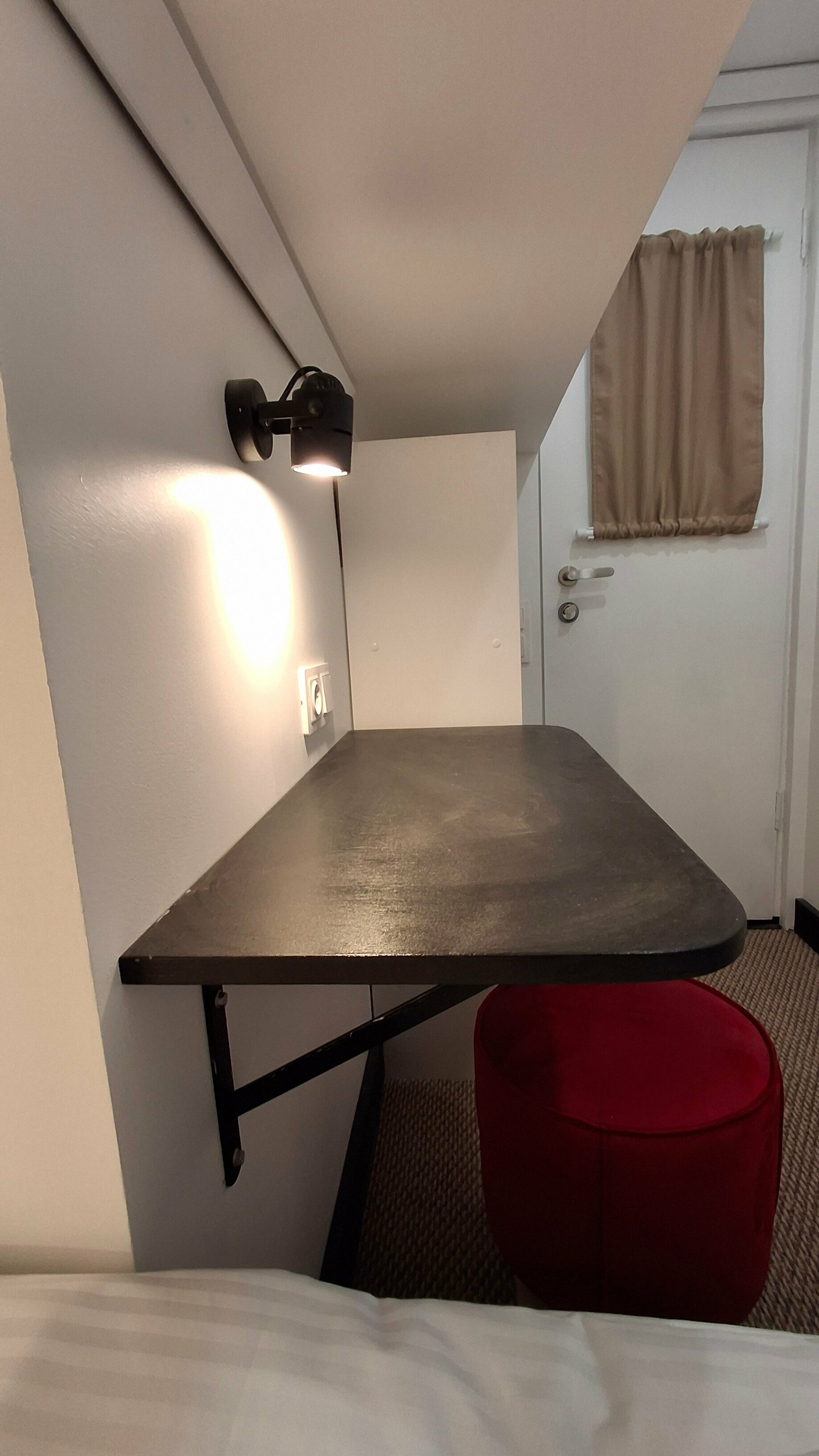 Улучшенный одноместный микро Лофт нижний без окна