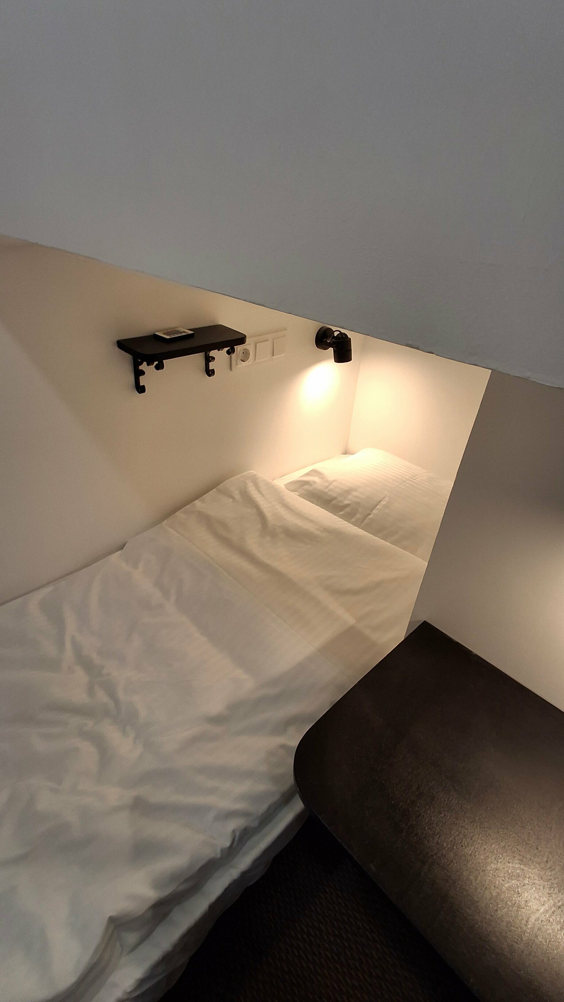 Улучшенный одноместный микро Лофт нижний без окна