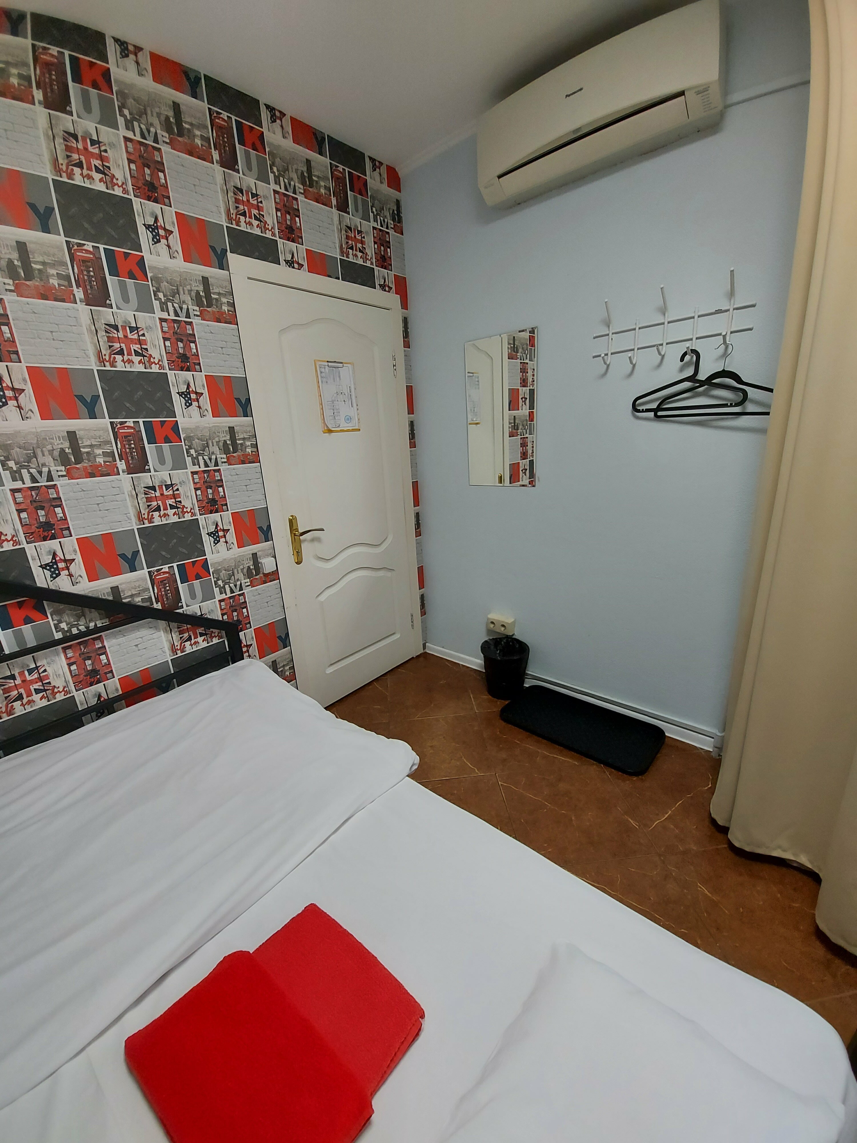 Семейный номер с общей ванной комнатой