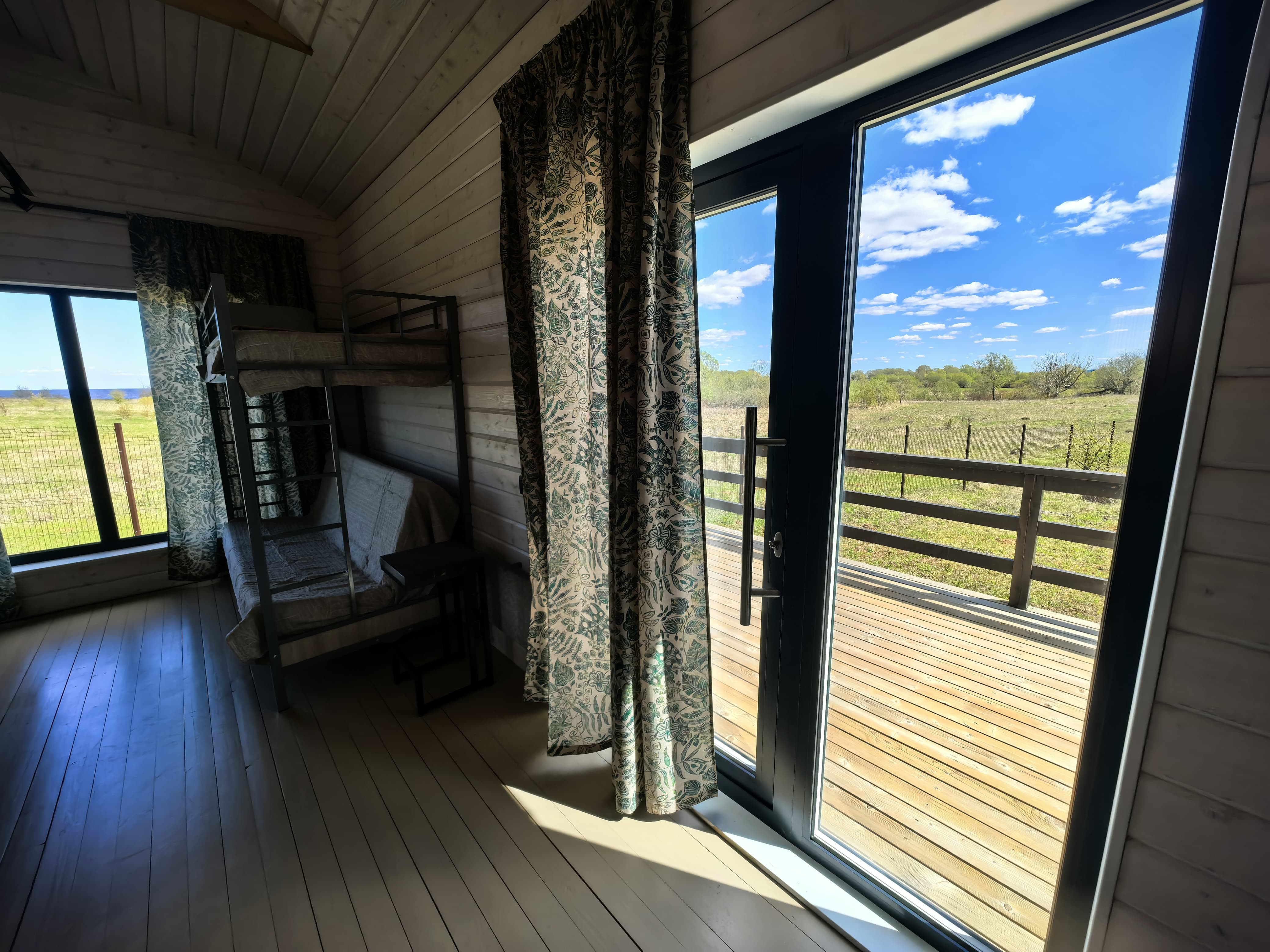 Трехместный номер с террасой