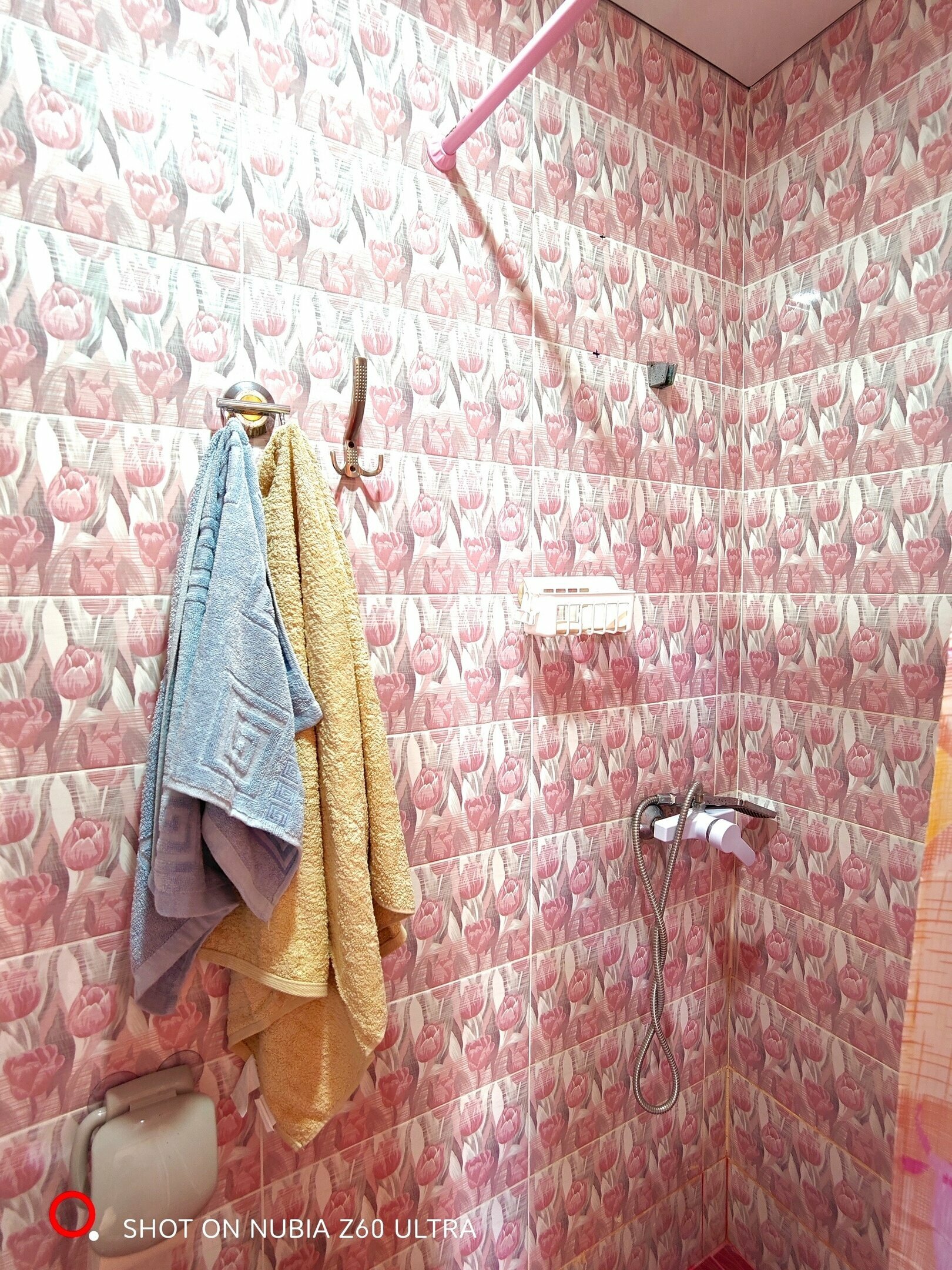 Трехместный номер с собственной ванной комнатой