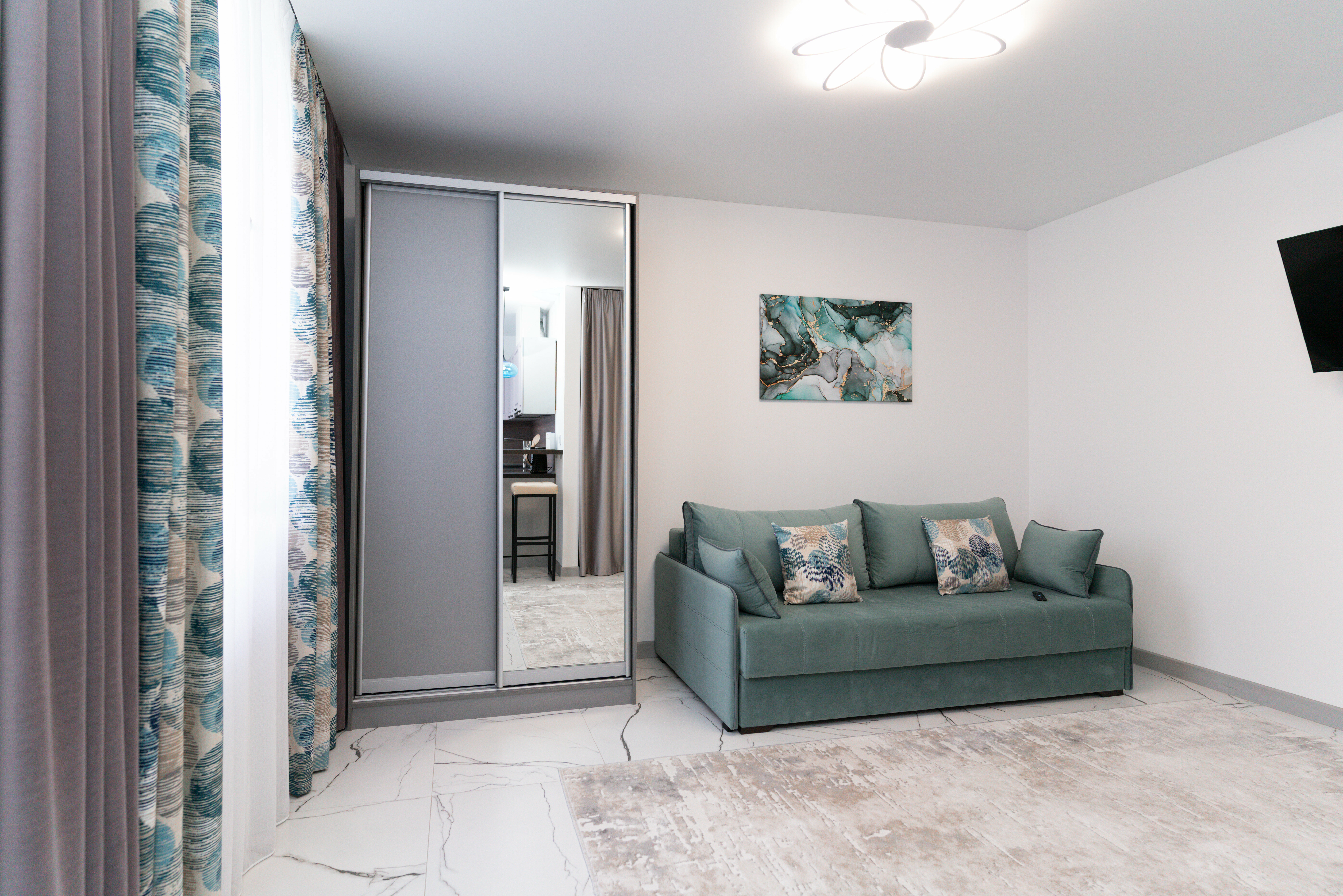 Номер-студия с диваном-кроватью