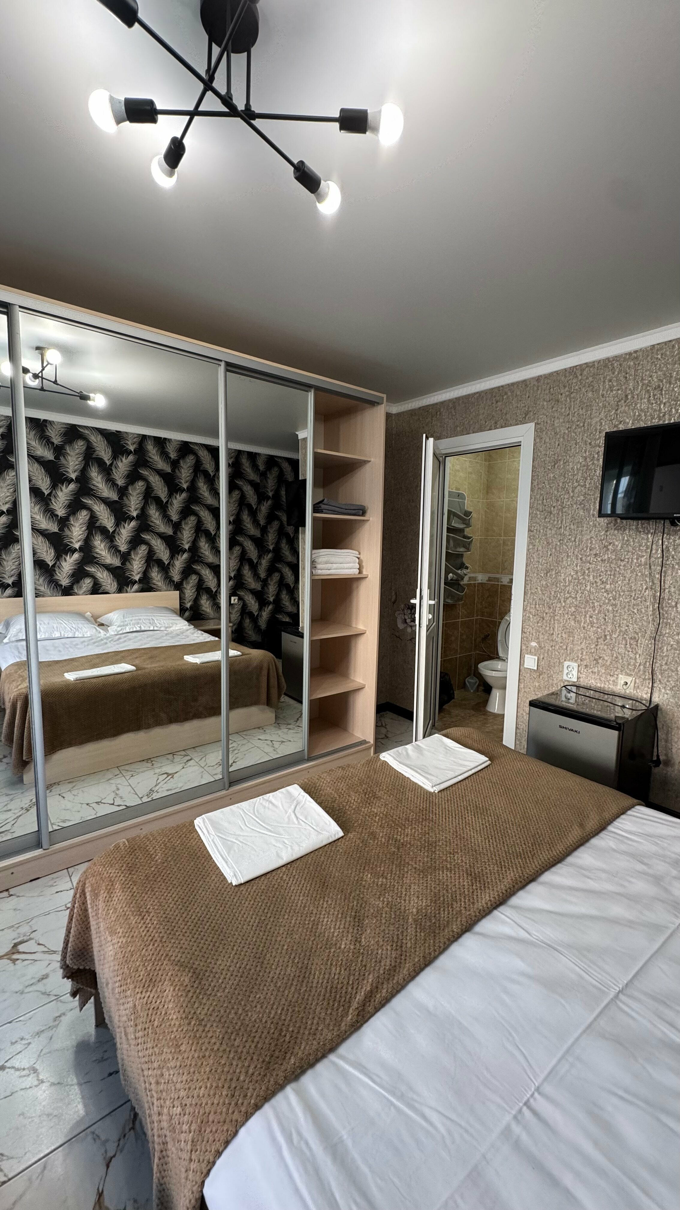 Стандартный трехместный номер собственной ванной комнатой