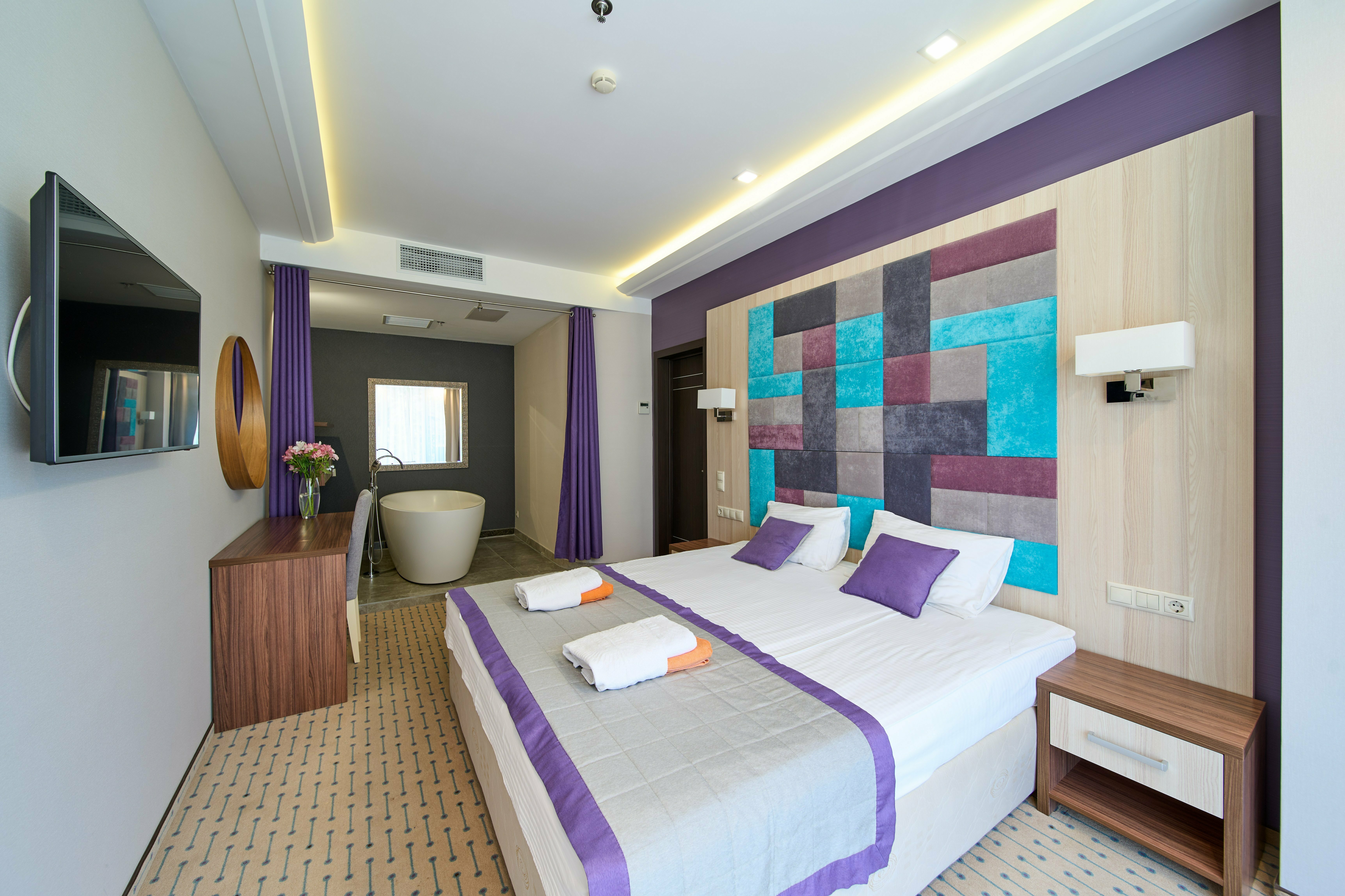 РОМАНТИЧЕСКИЙ ЛЮКС С ВАННОЙ В СПАЛЬНЕ