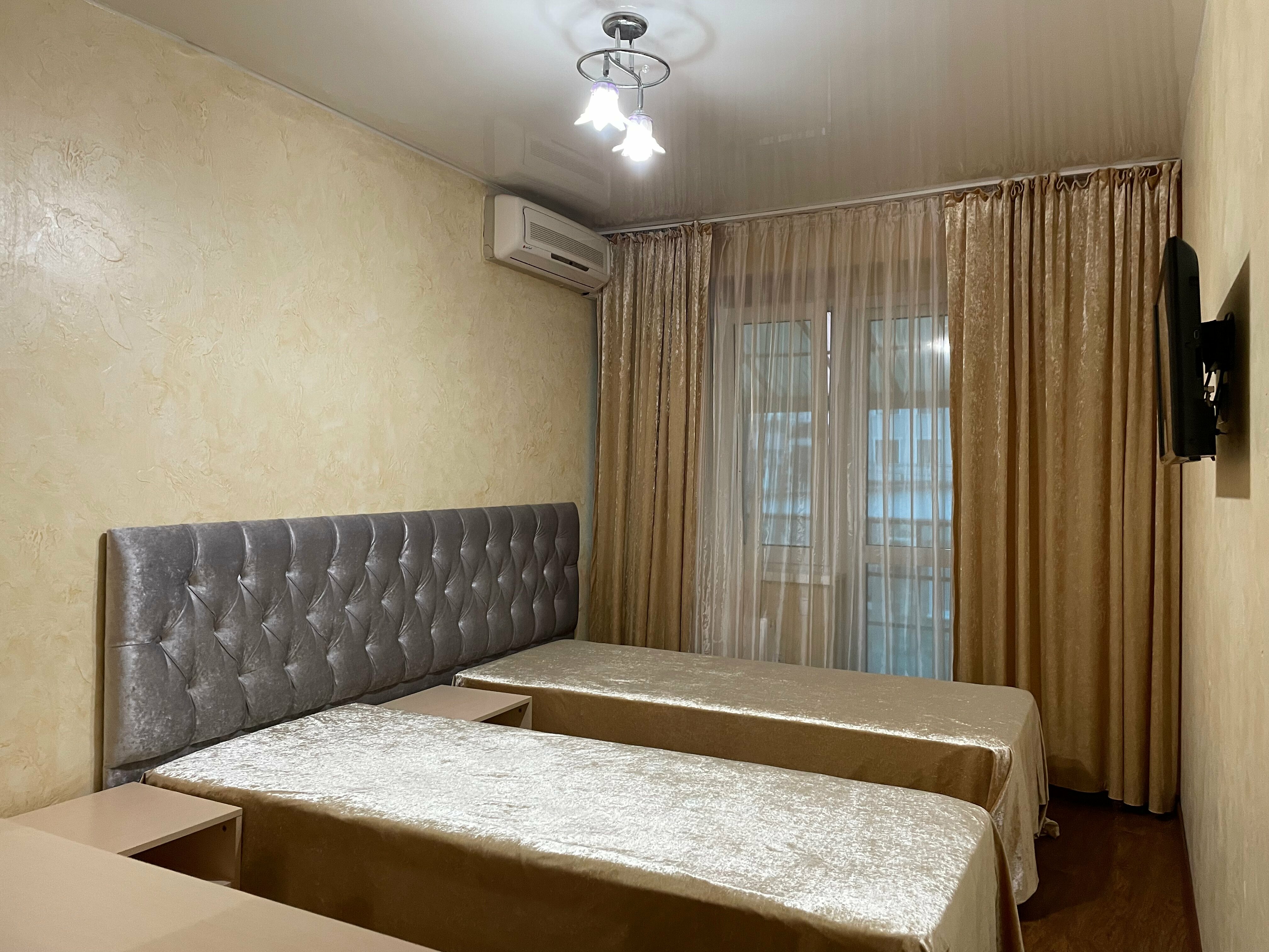 Двухместная комната с балконом (2 односпальные кровати)