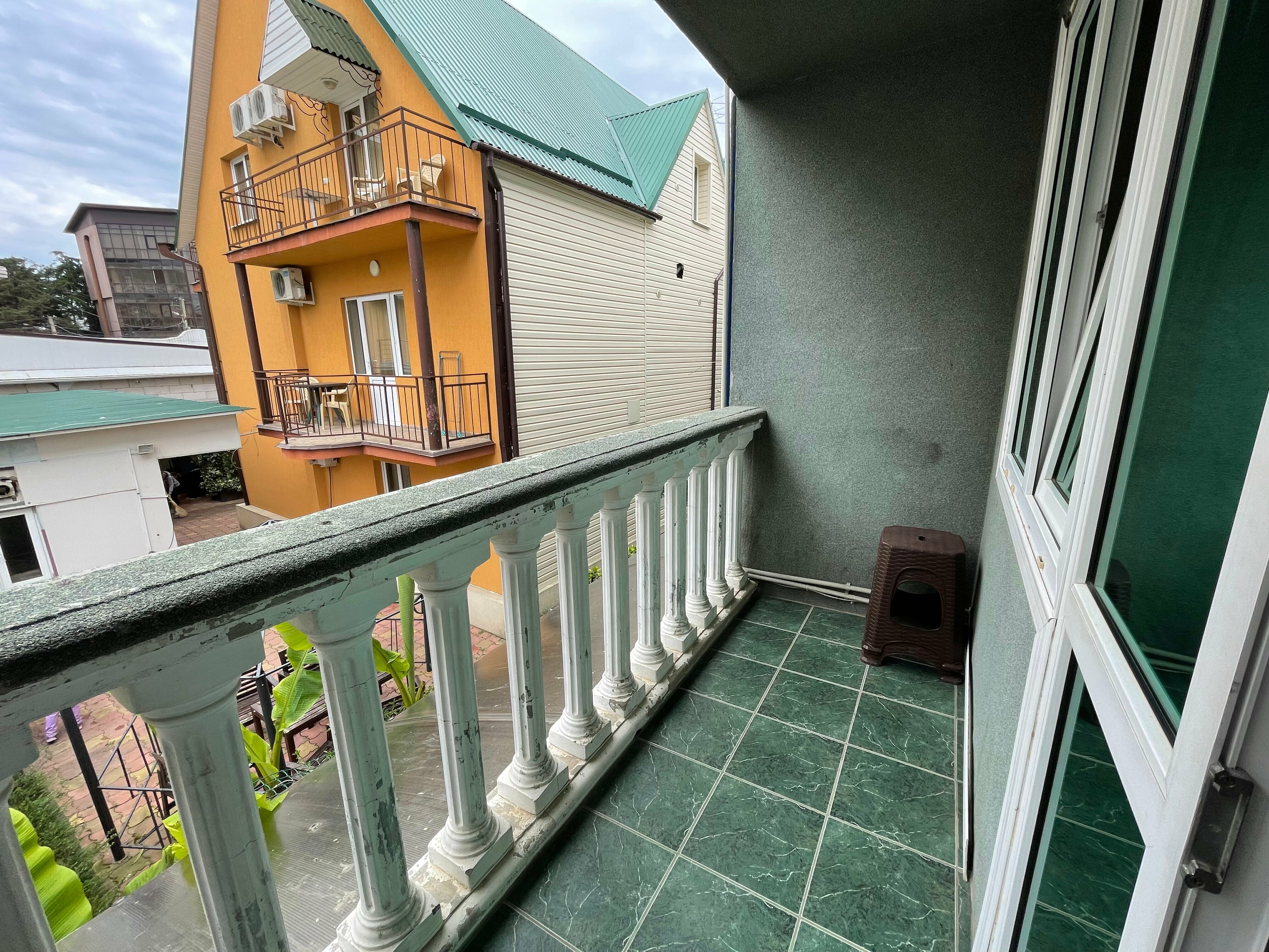 Трехместная комната с балконом