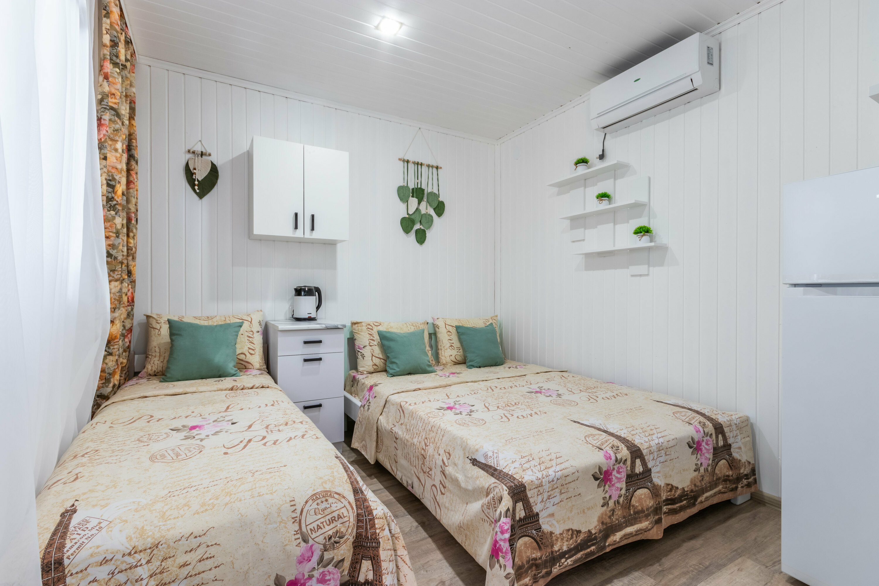 Домик шестиместный  двухкомнатный