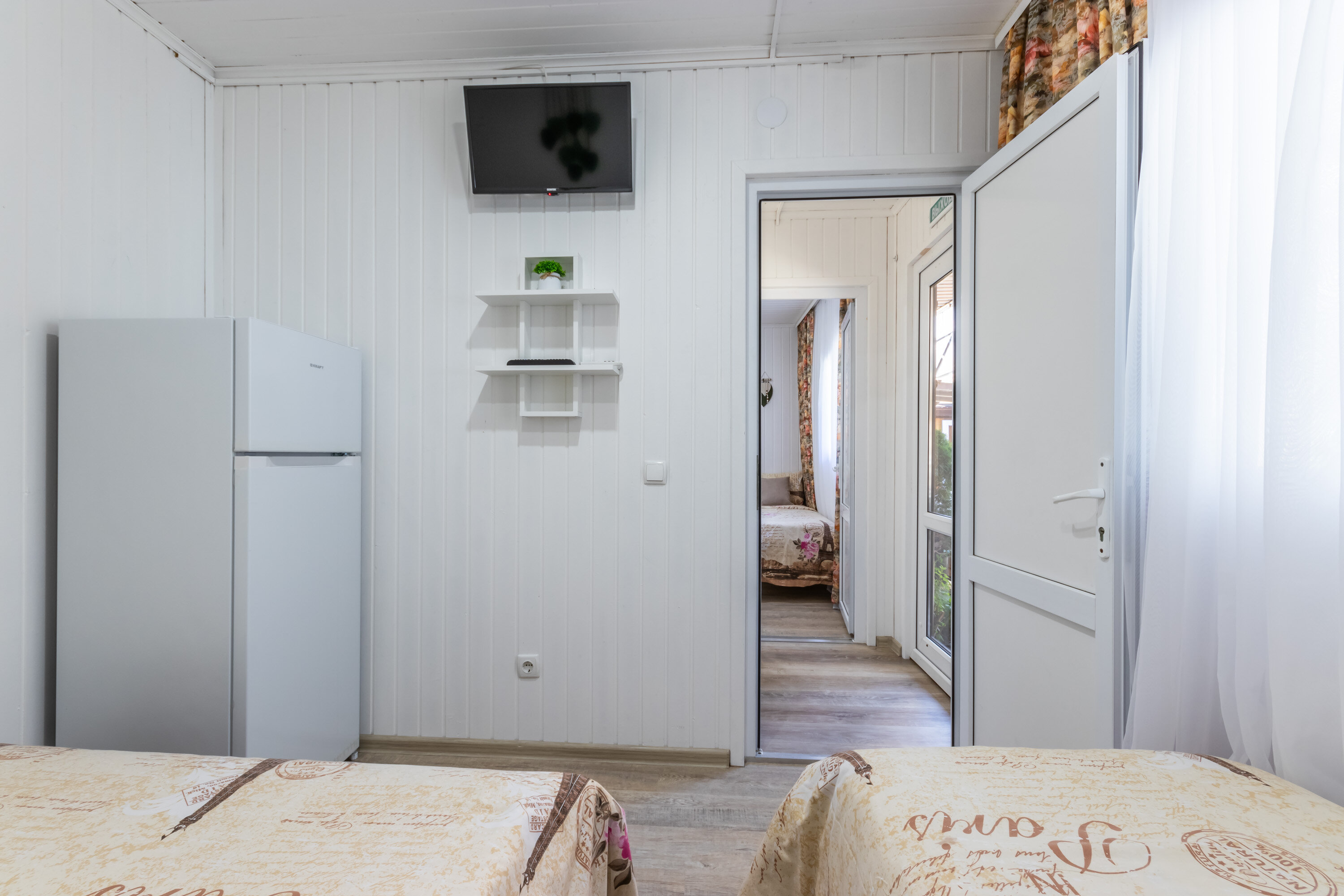 Домик шестиместный  двухкомнатный