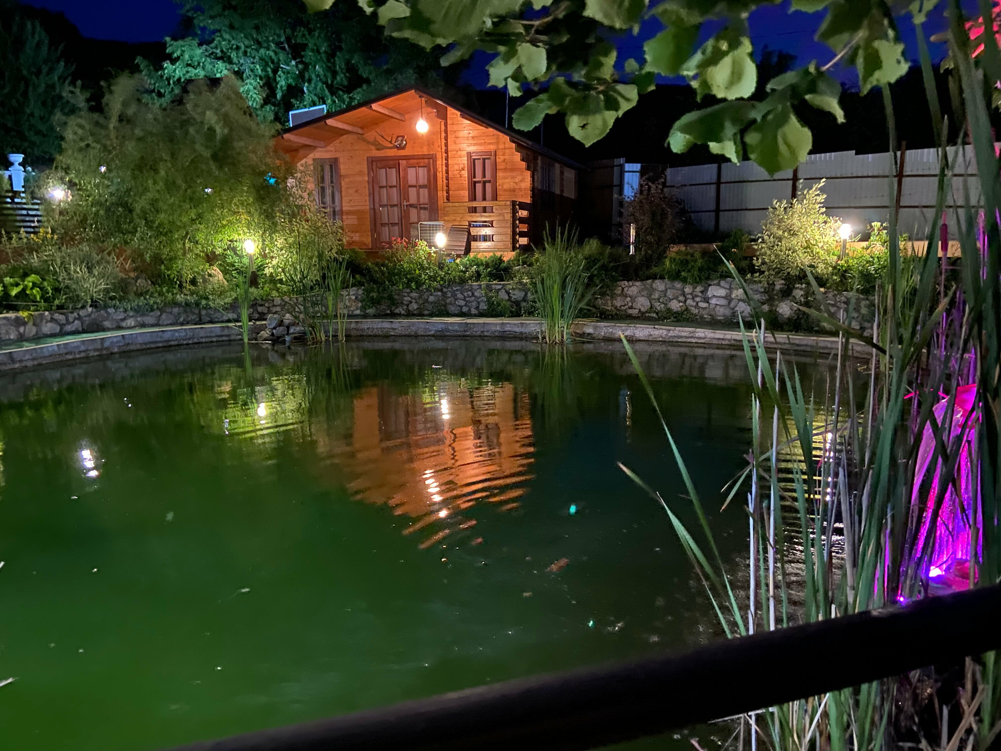 Коричневый домик