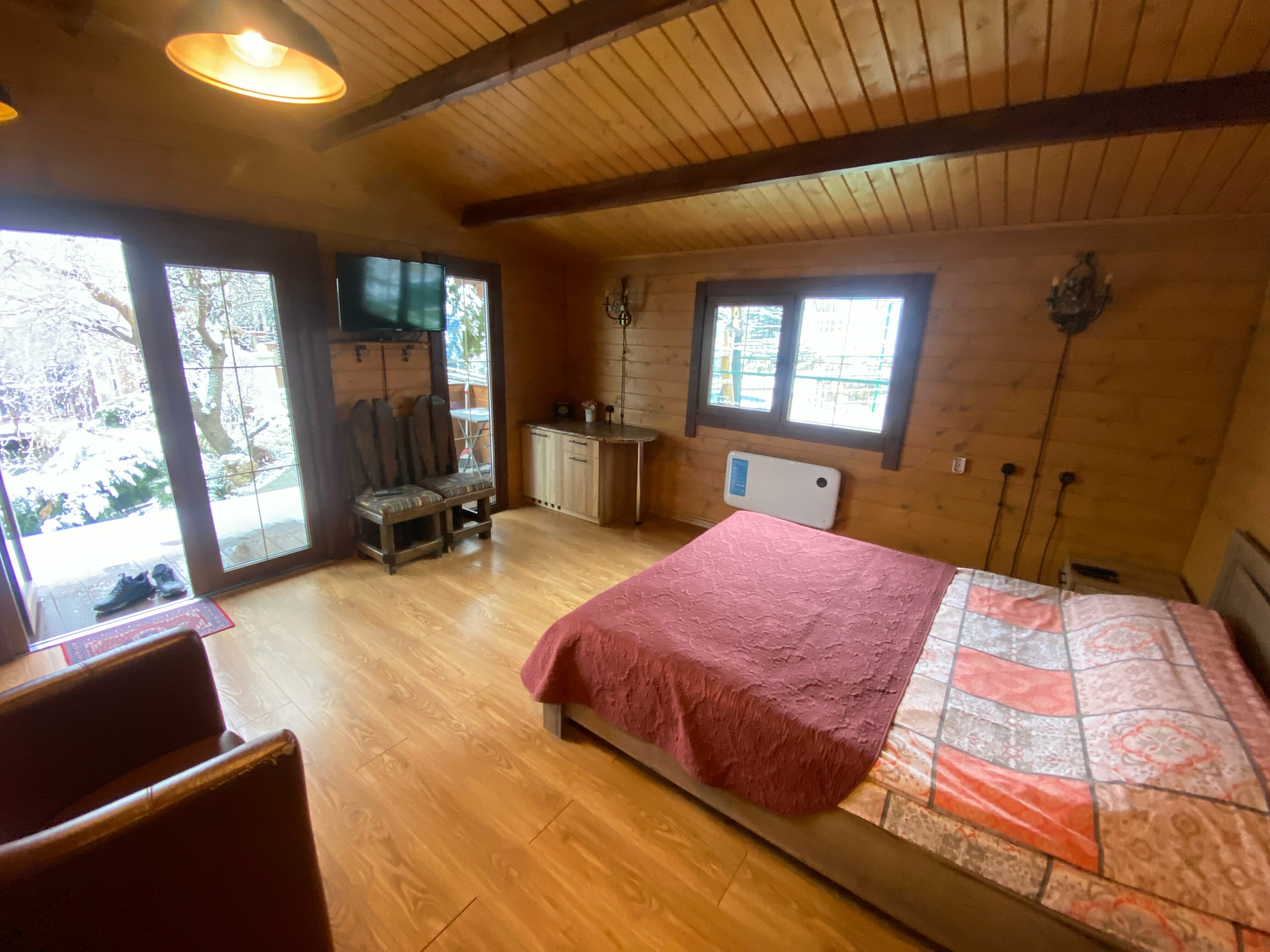 Коричневый домик