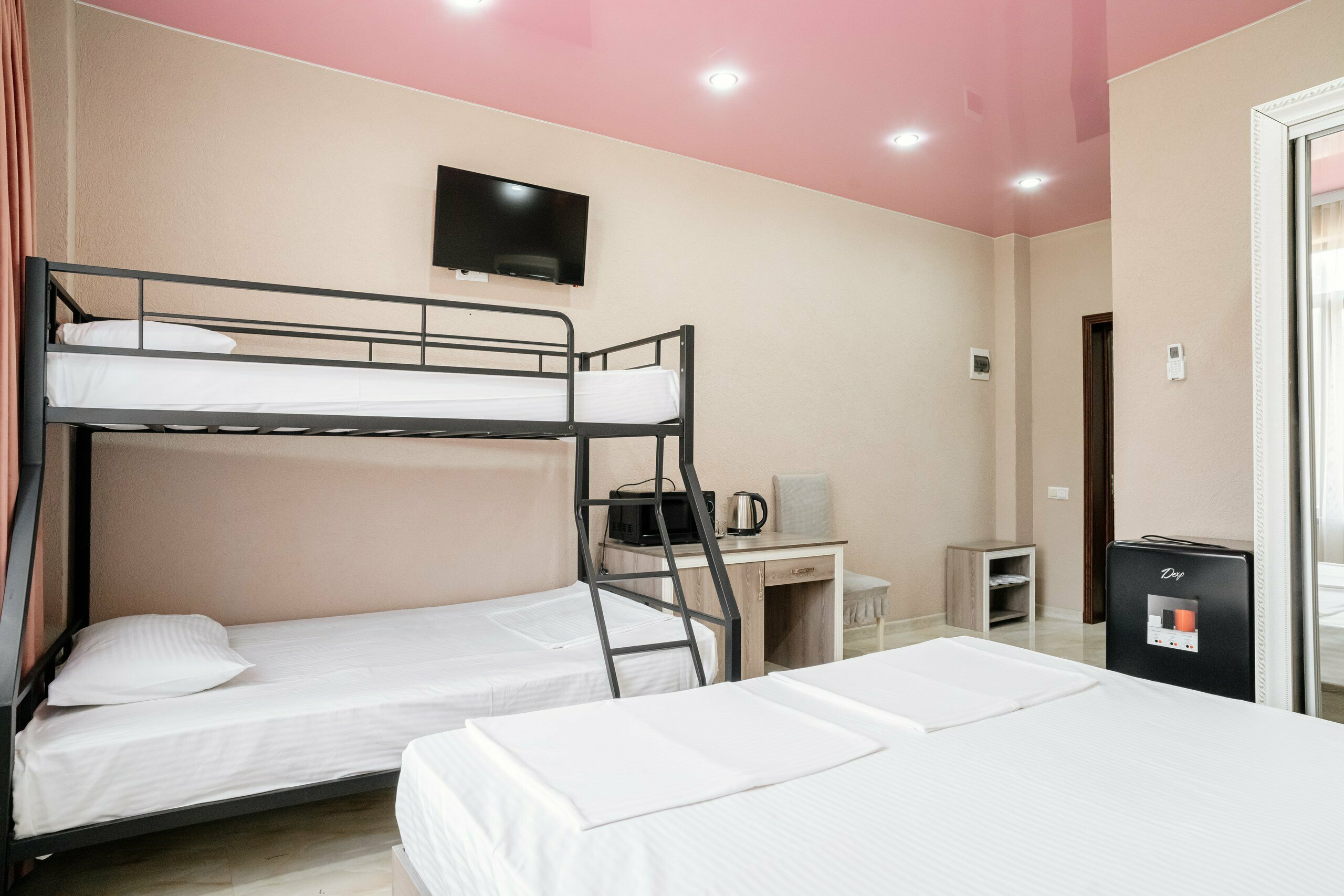 Семейный четырехместный с двухъярусной  кроватью