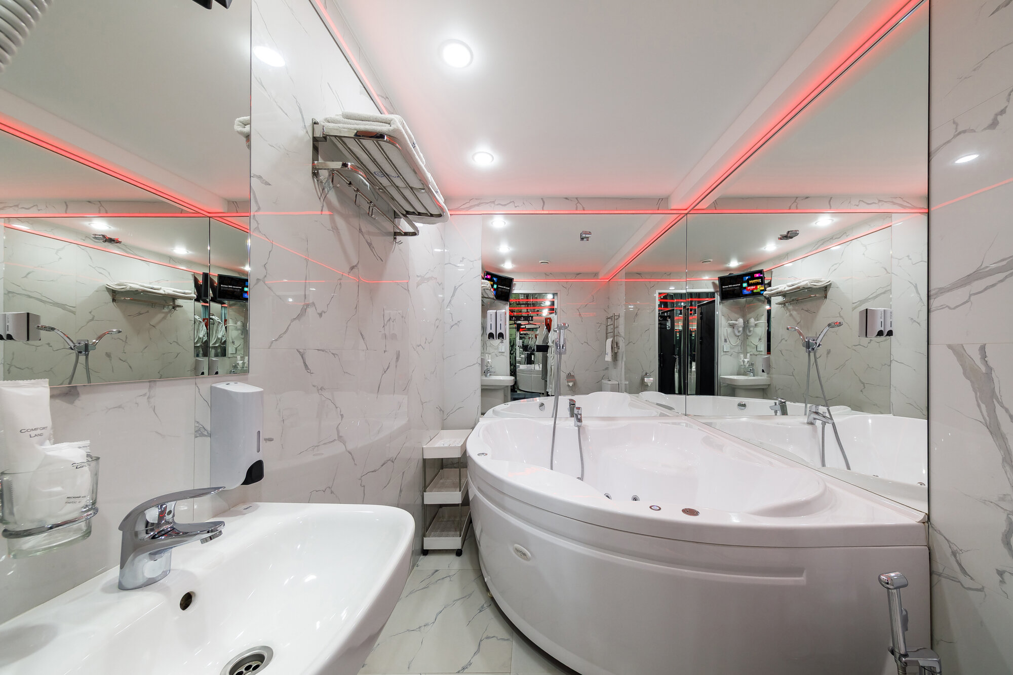 Номер Делюкс