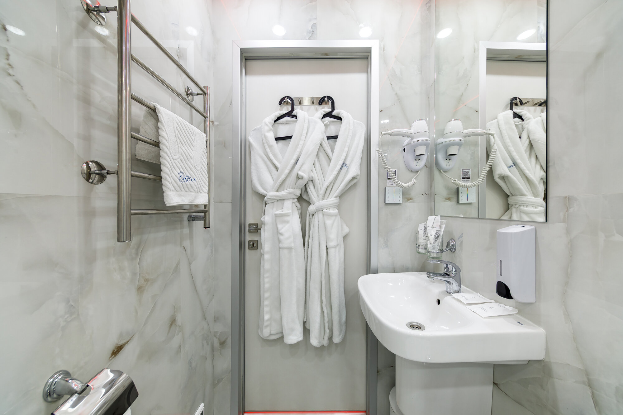 Улучшенный номер с кроватью размера «queen-size»