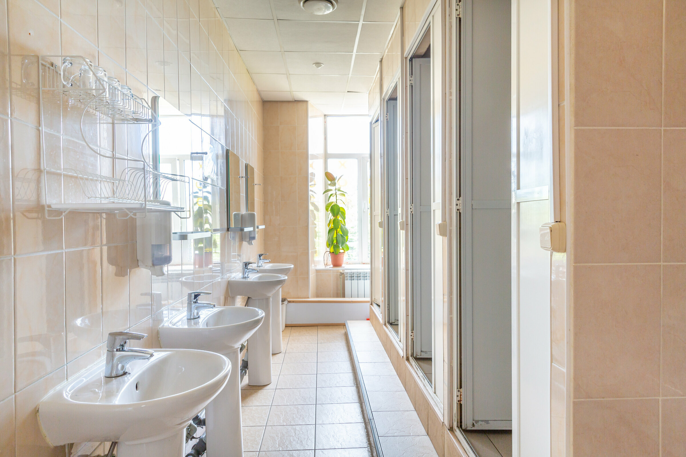 Кровать в общем 6-местном номере для женщин