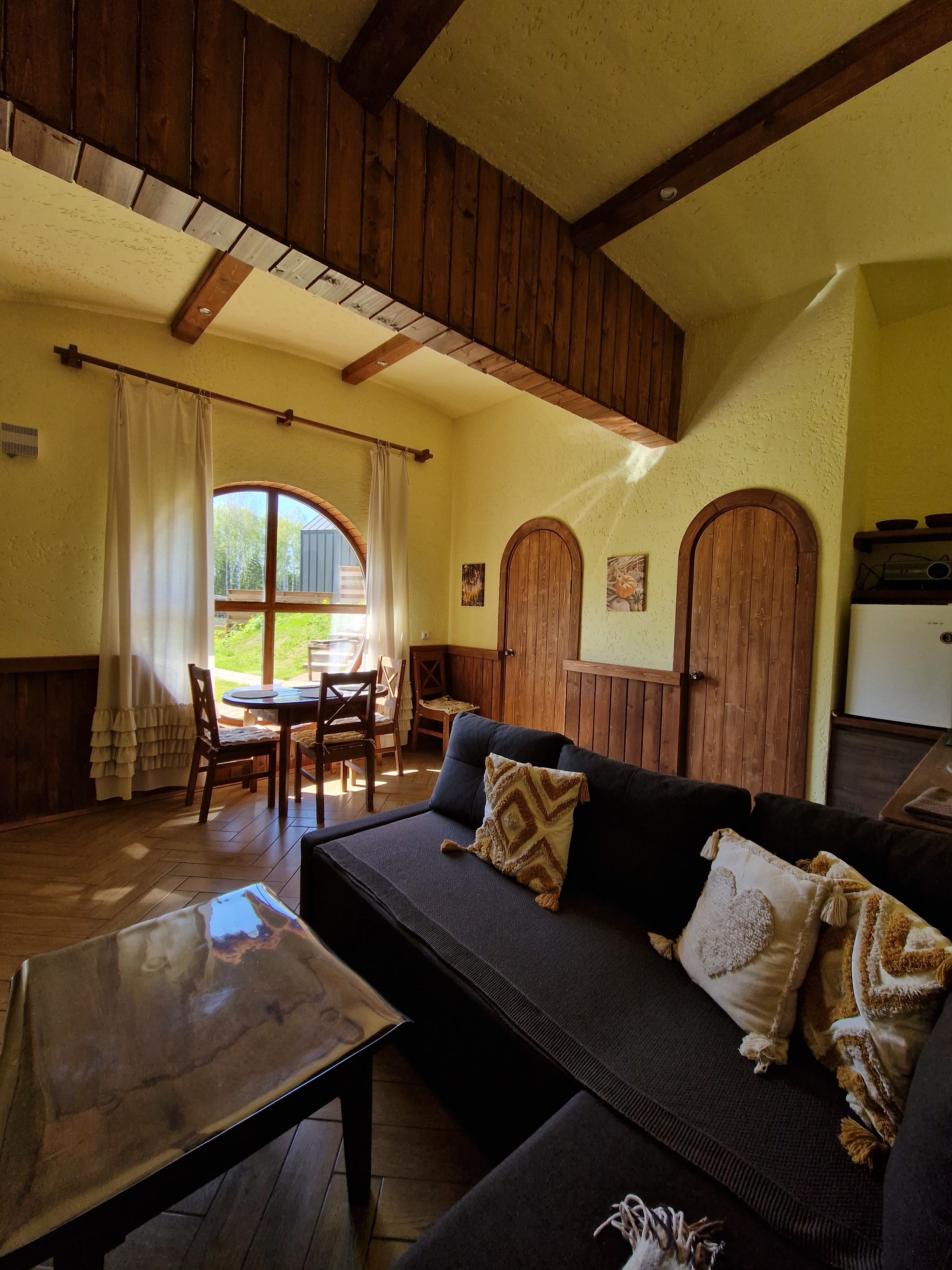 Дом Хоббитов 1 с видом на лес и озеро