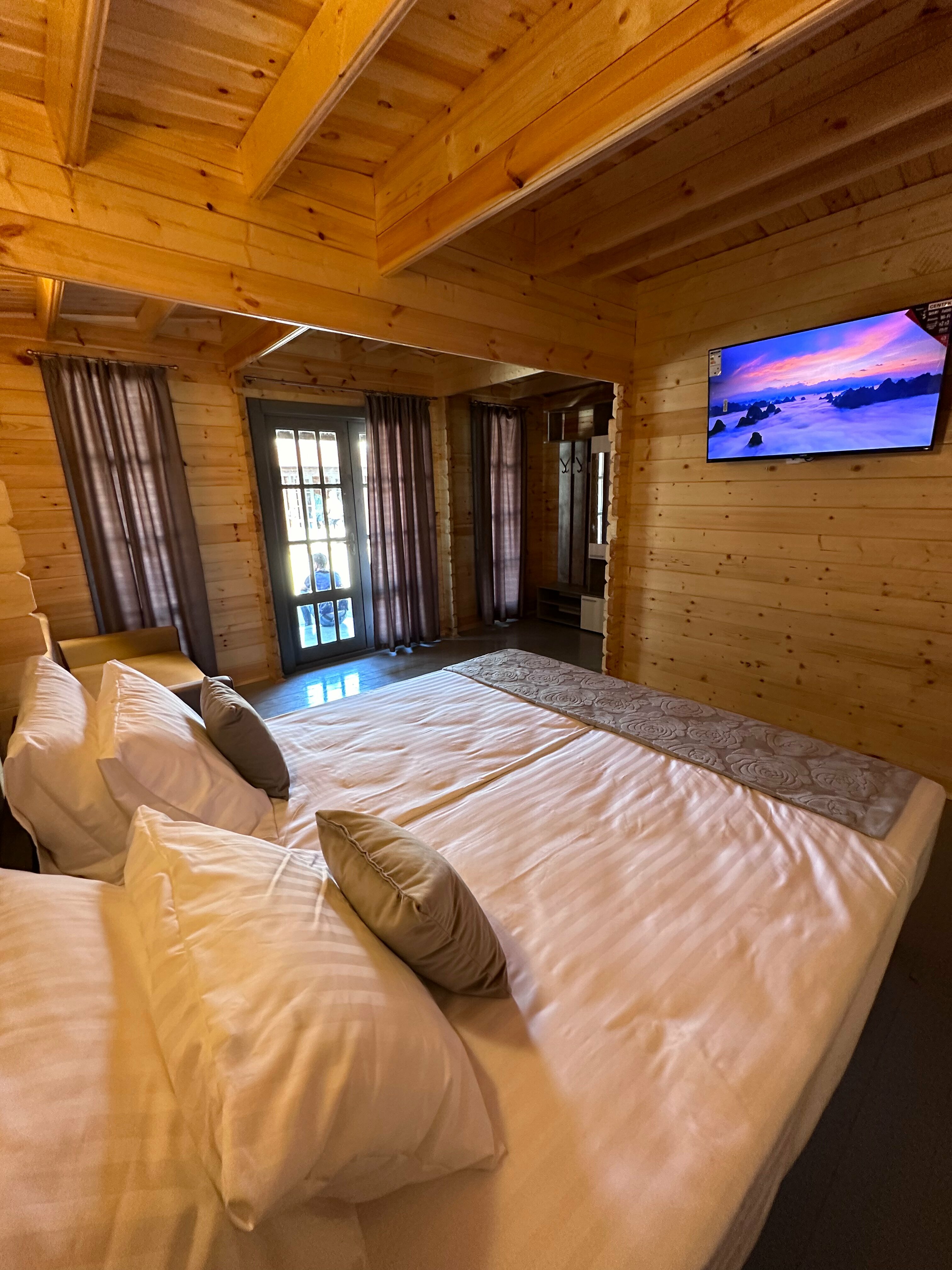 Стандартный номер с 2 односпальными кроватями и диваном