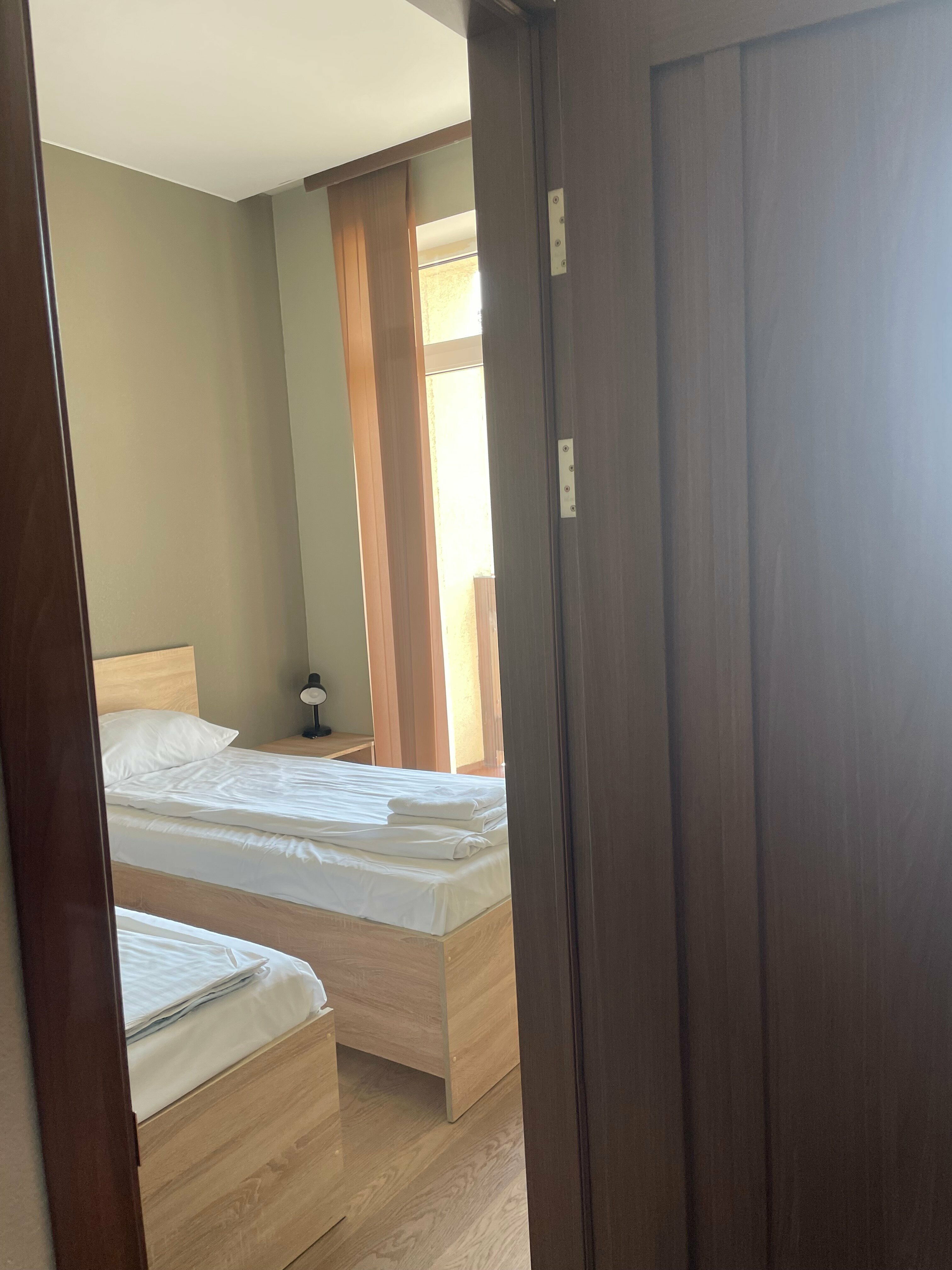 4 местный 2 ух комнатный с раздельными кроватями, с видом на озеро