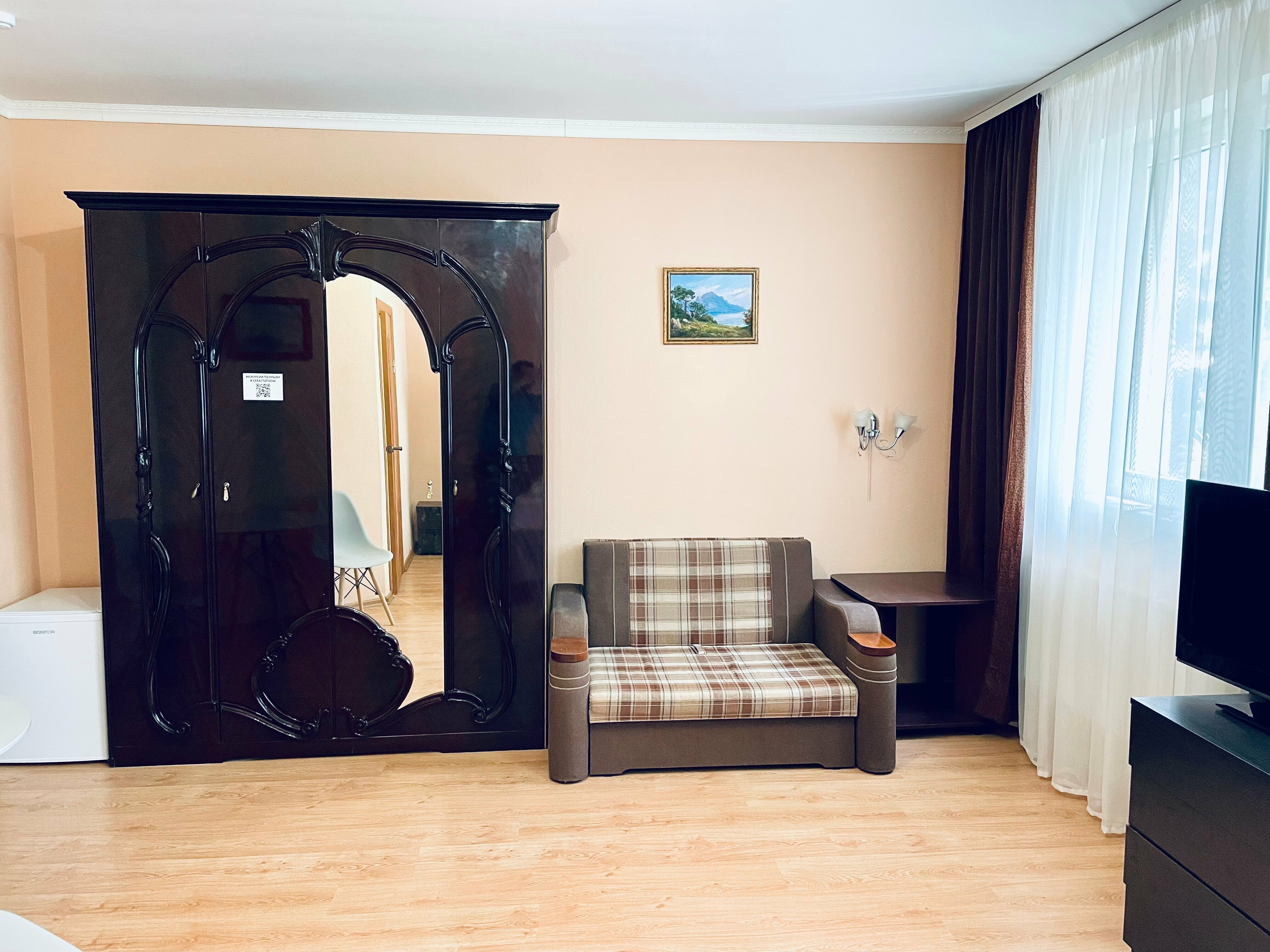 Трехместный номер «Комфорт» с душем