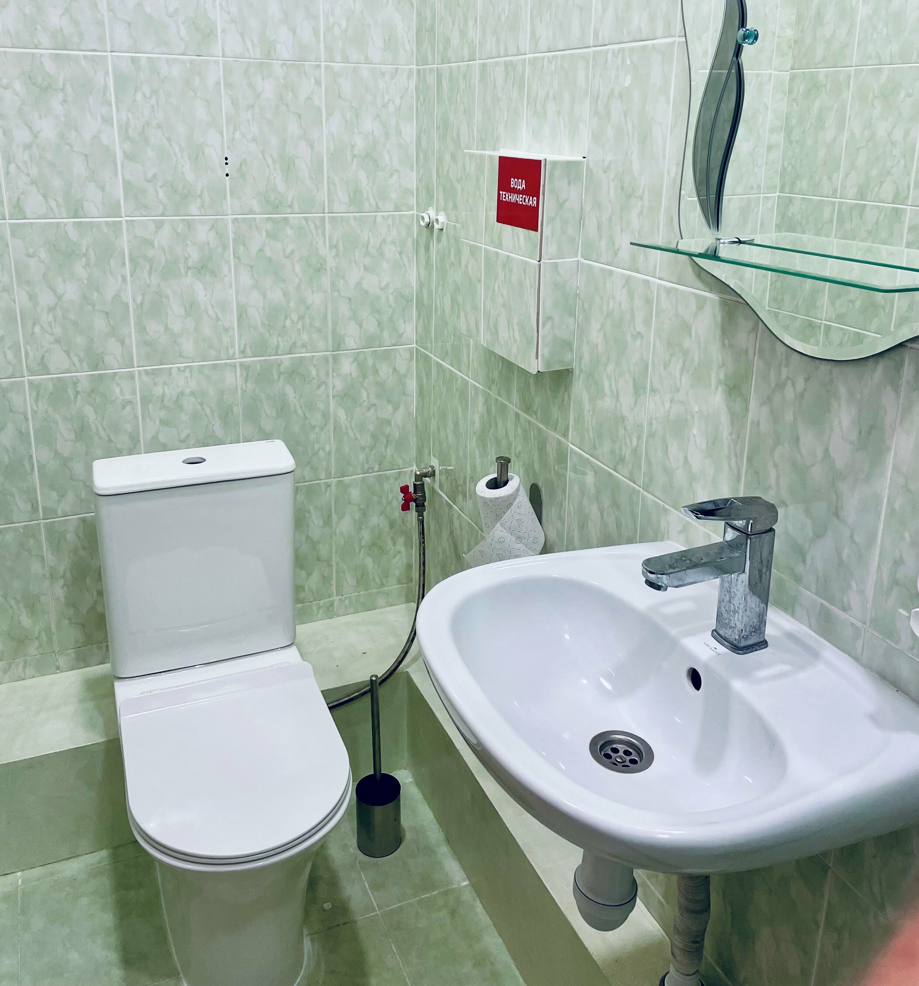 Трехместный номер «Комфорт» с душем