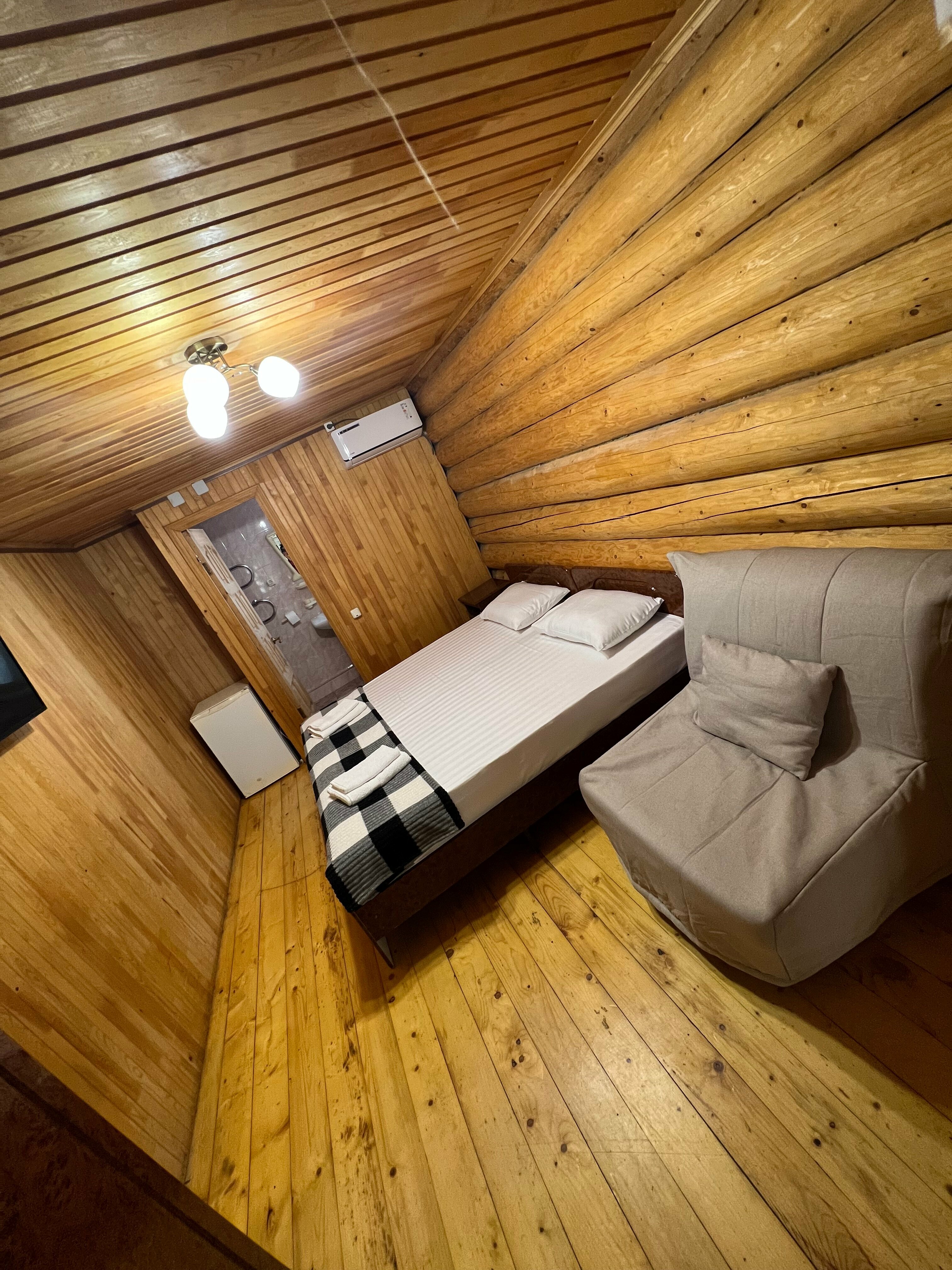 Трехместный номер «Комфорт» с душем