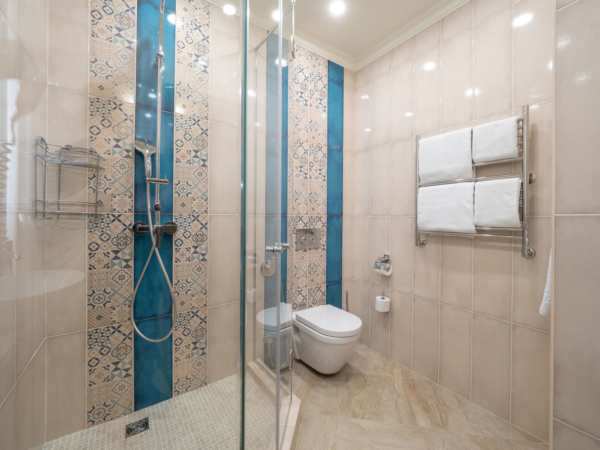 Джуниор Сюит