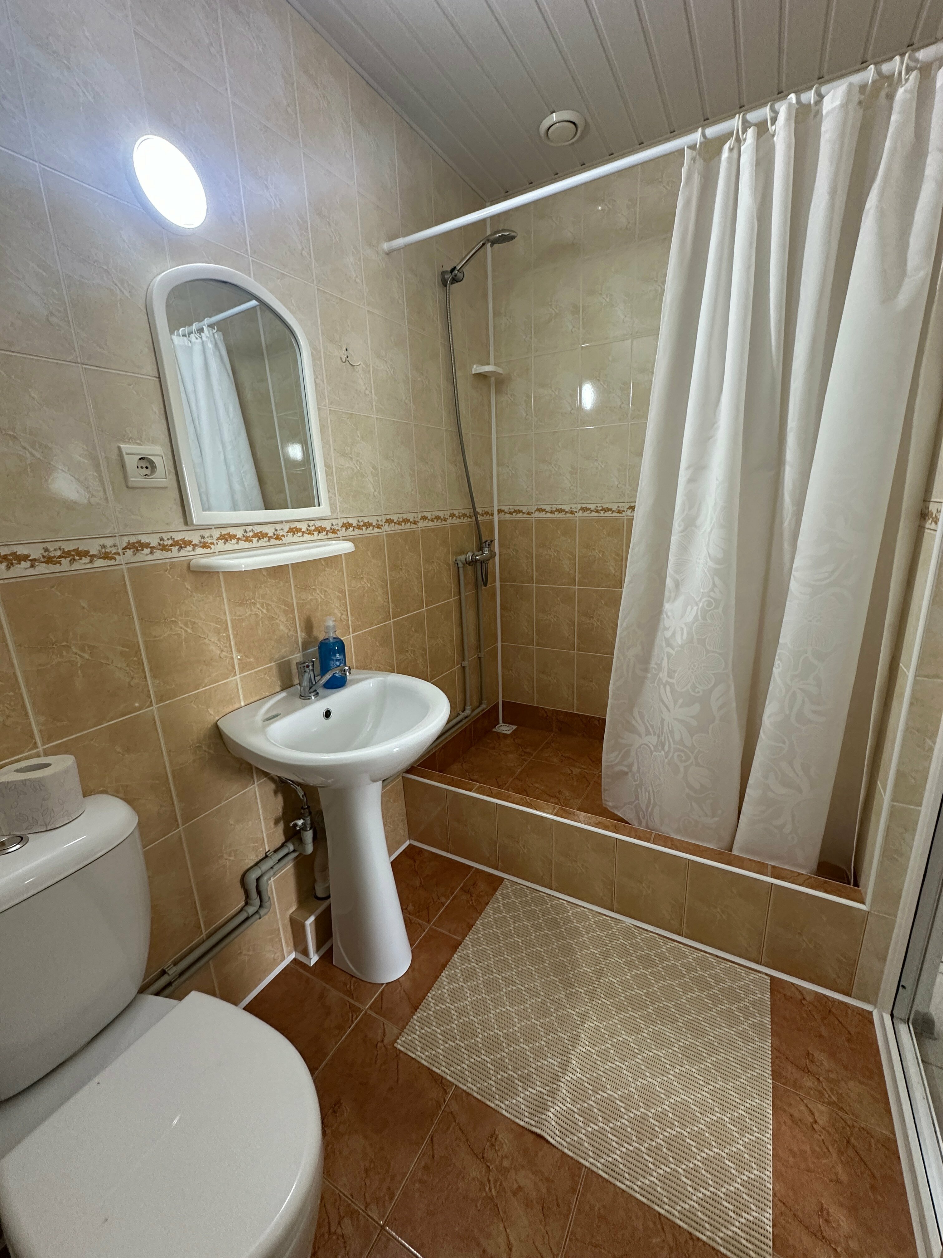 Двухместный номер с 2 отдельными кроватями и окном