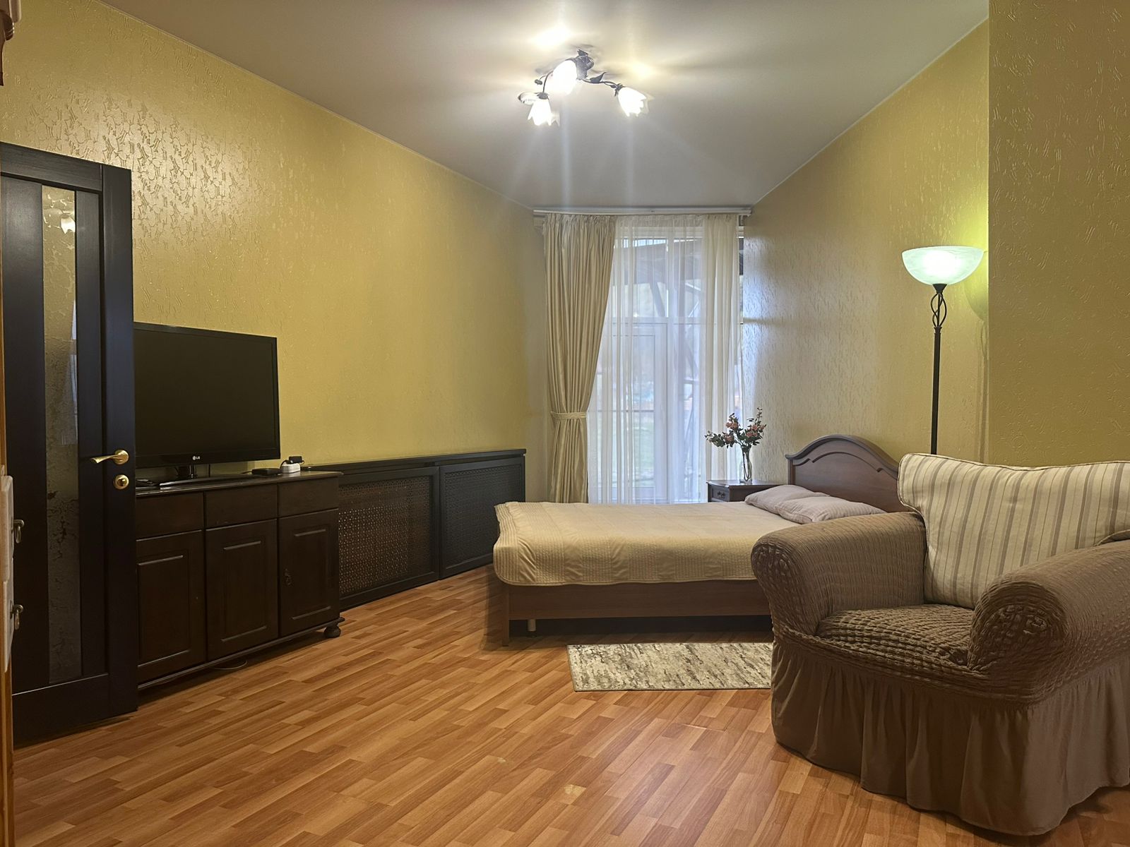 Двухместный улучшенный номер с большой кроватью