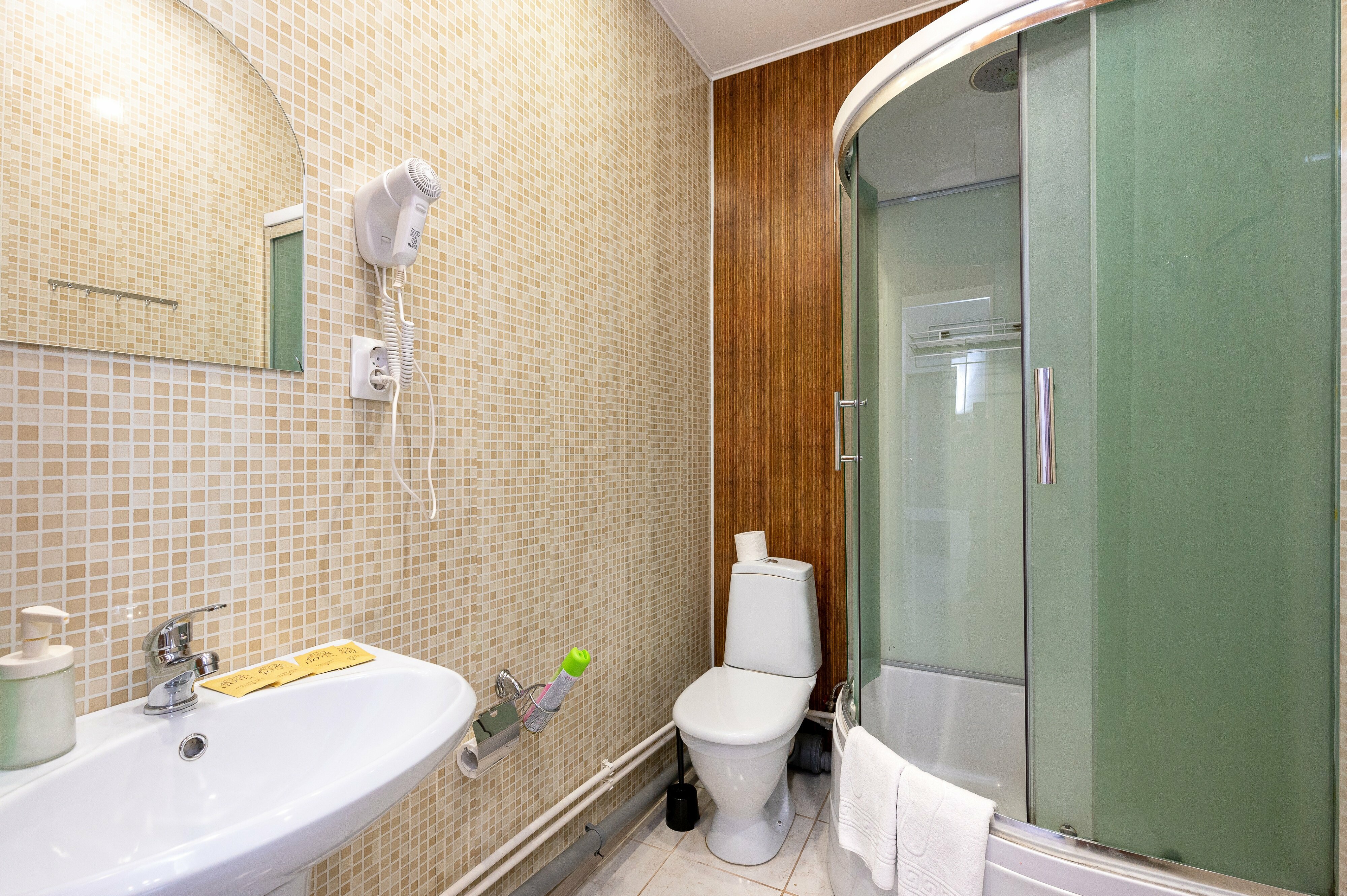 Стандартный двухместный номер с одной большой или двумя односпальными кроватями