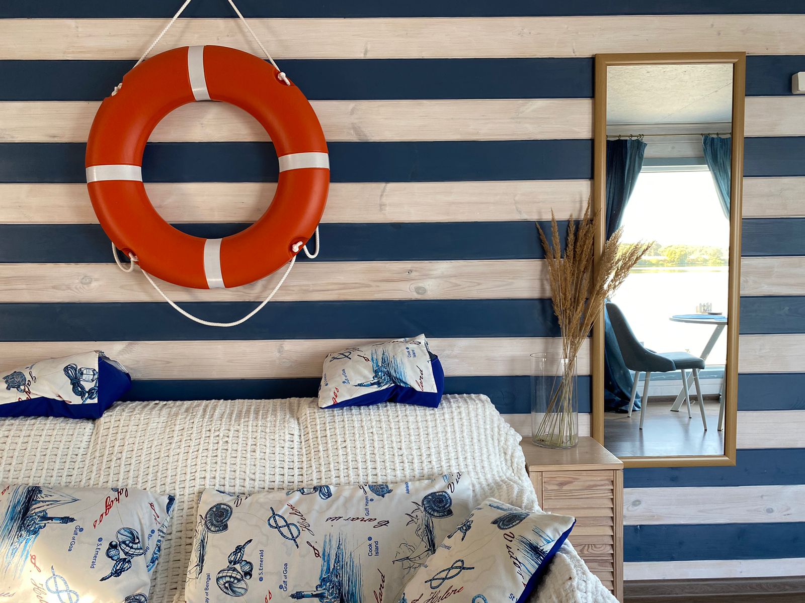 Дом на воде (Хаусбот) с баней и камином